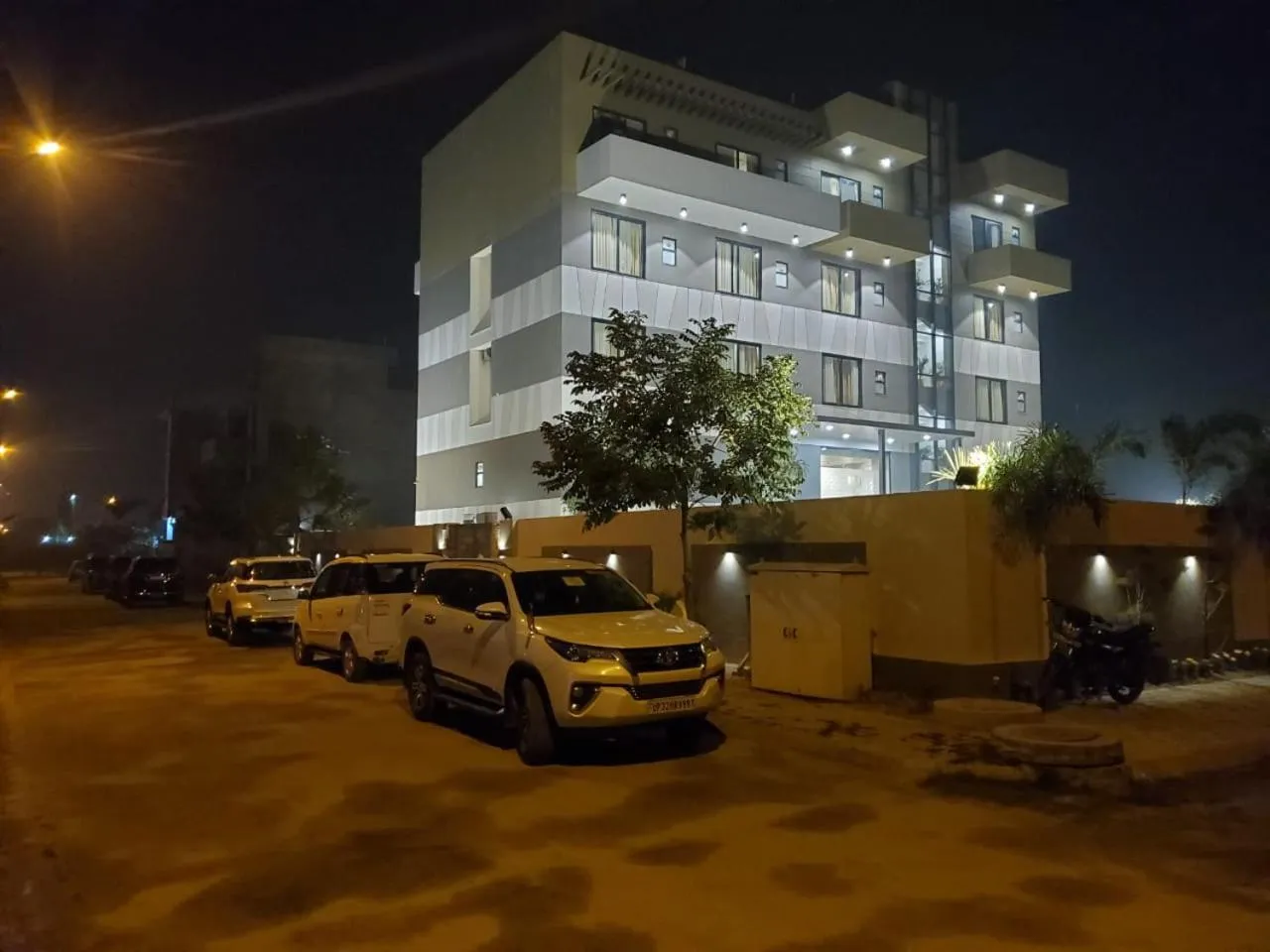 Property building in Hotel The Golf 1