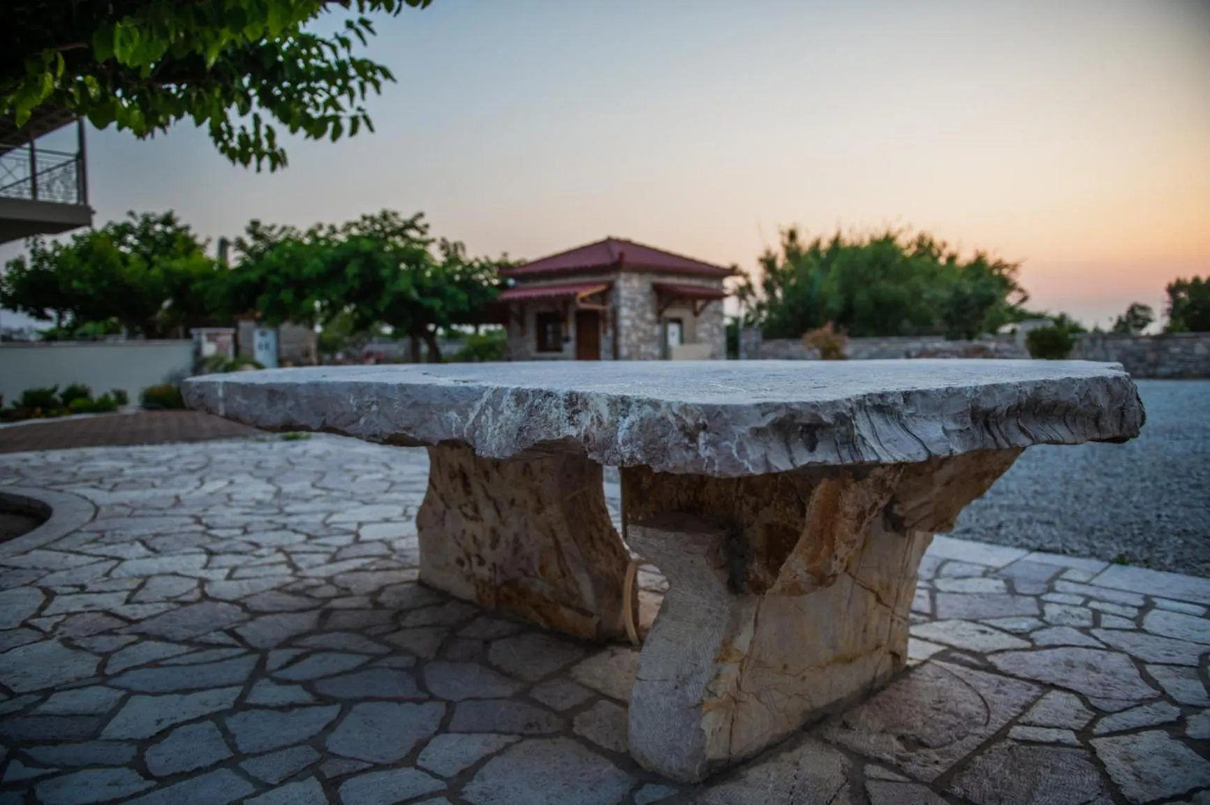 Inner courtyard view in Terra Hélios Suites & Studios
