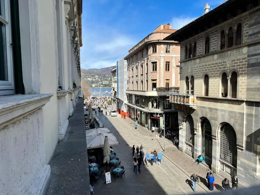 Esclusivo 130MQ fronte duomo e lago e terrazza