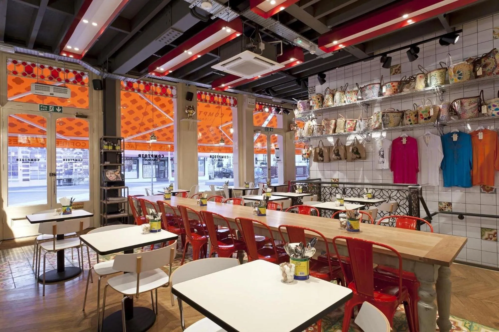 Restaurant/places to eat in 54 Queen's Gate Hotel