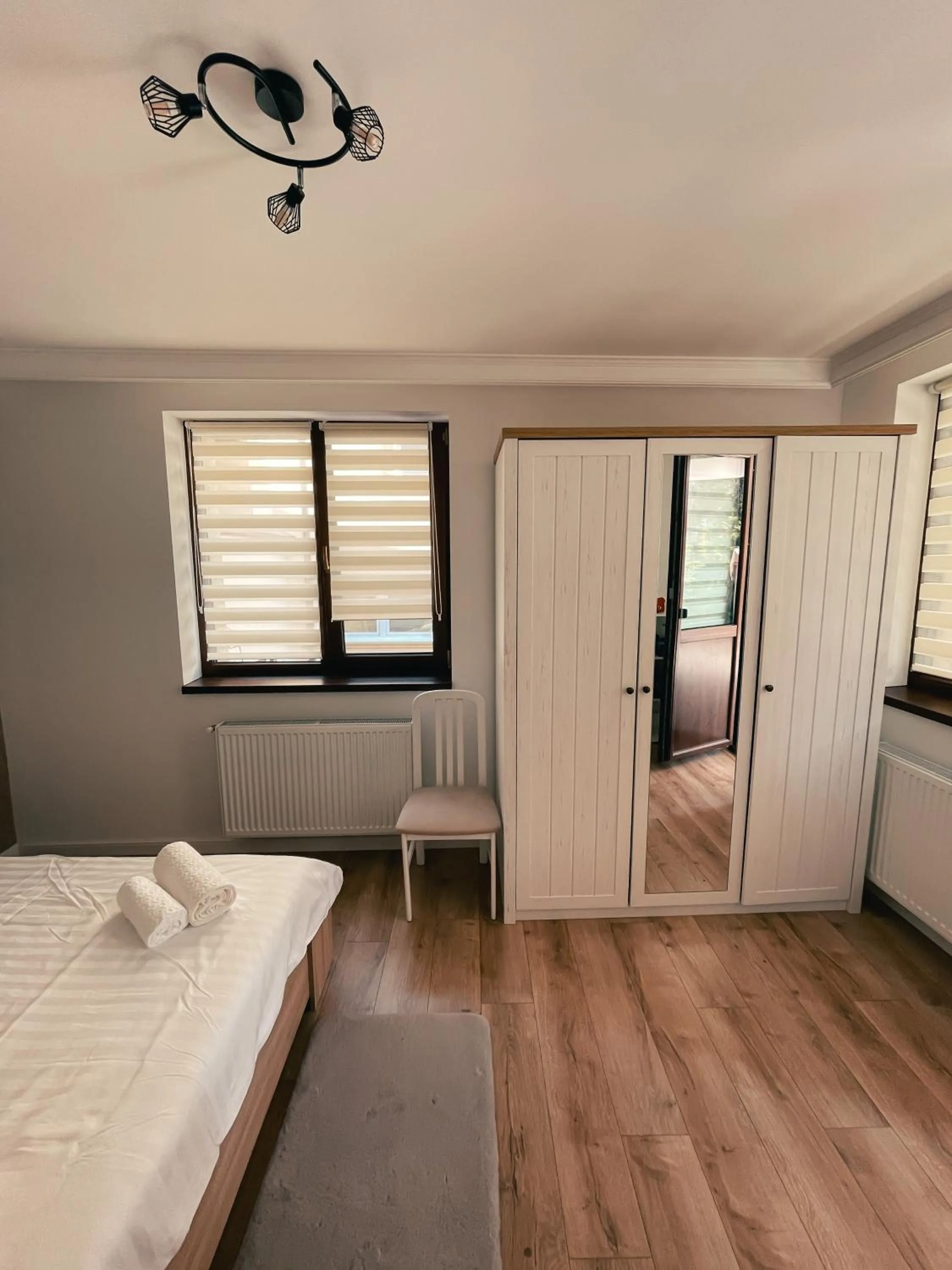 Bedroom, Bed in Cozy Glen - Private Villa, Parking and BBQ