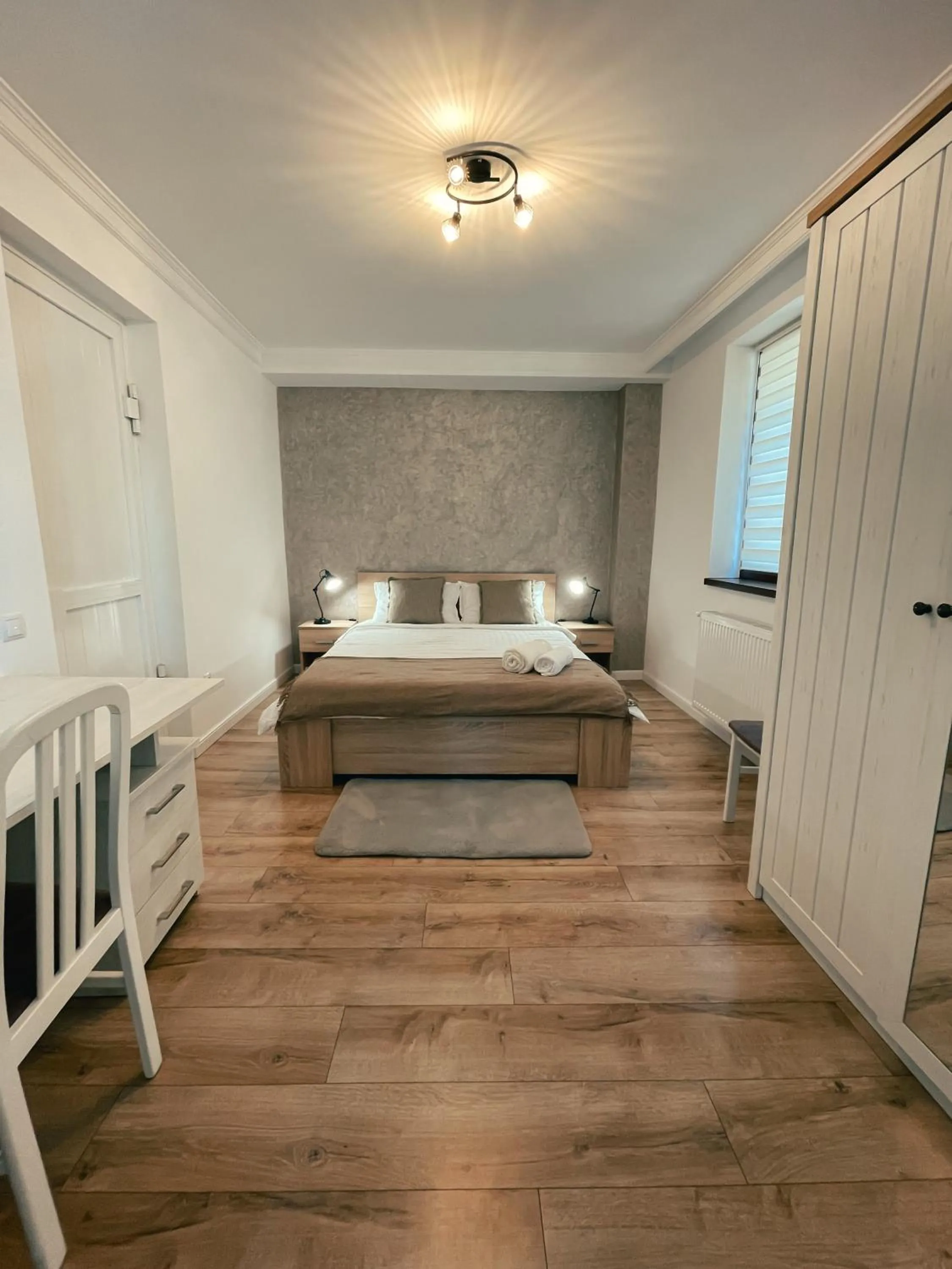 Bed in Cozy Glen - Private Villa, Parking and BBQ