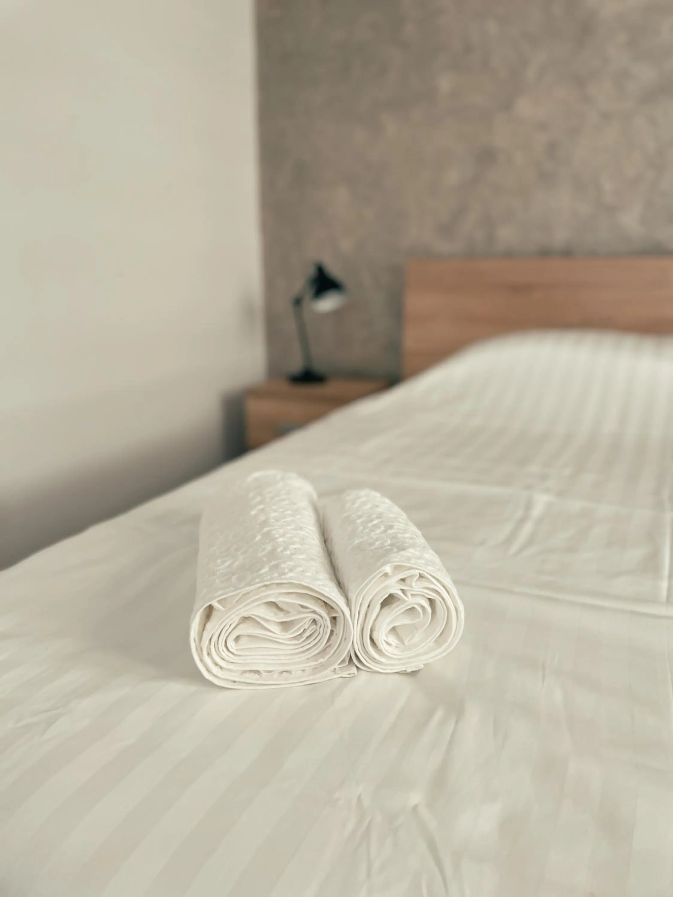 Bed in Cozy Glen - Private Villa, Parking and BBQ