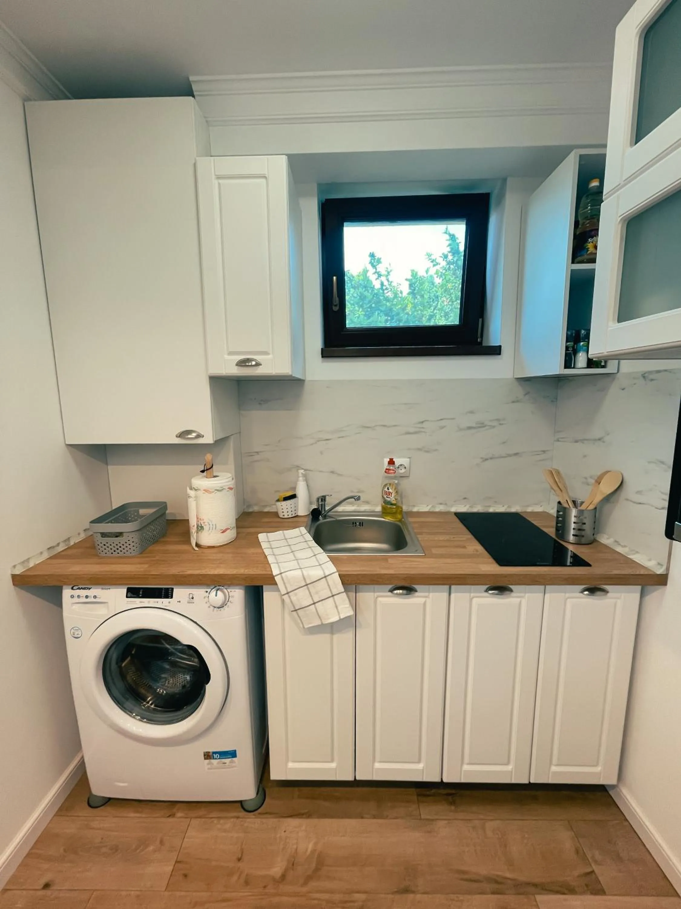 Kitchen or kitchenette in Cozy Glen - Private Villa, Parking and BBQ