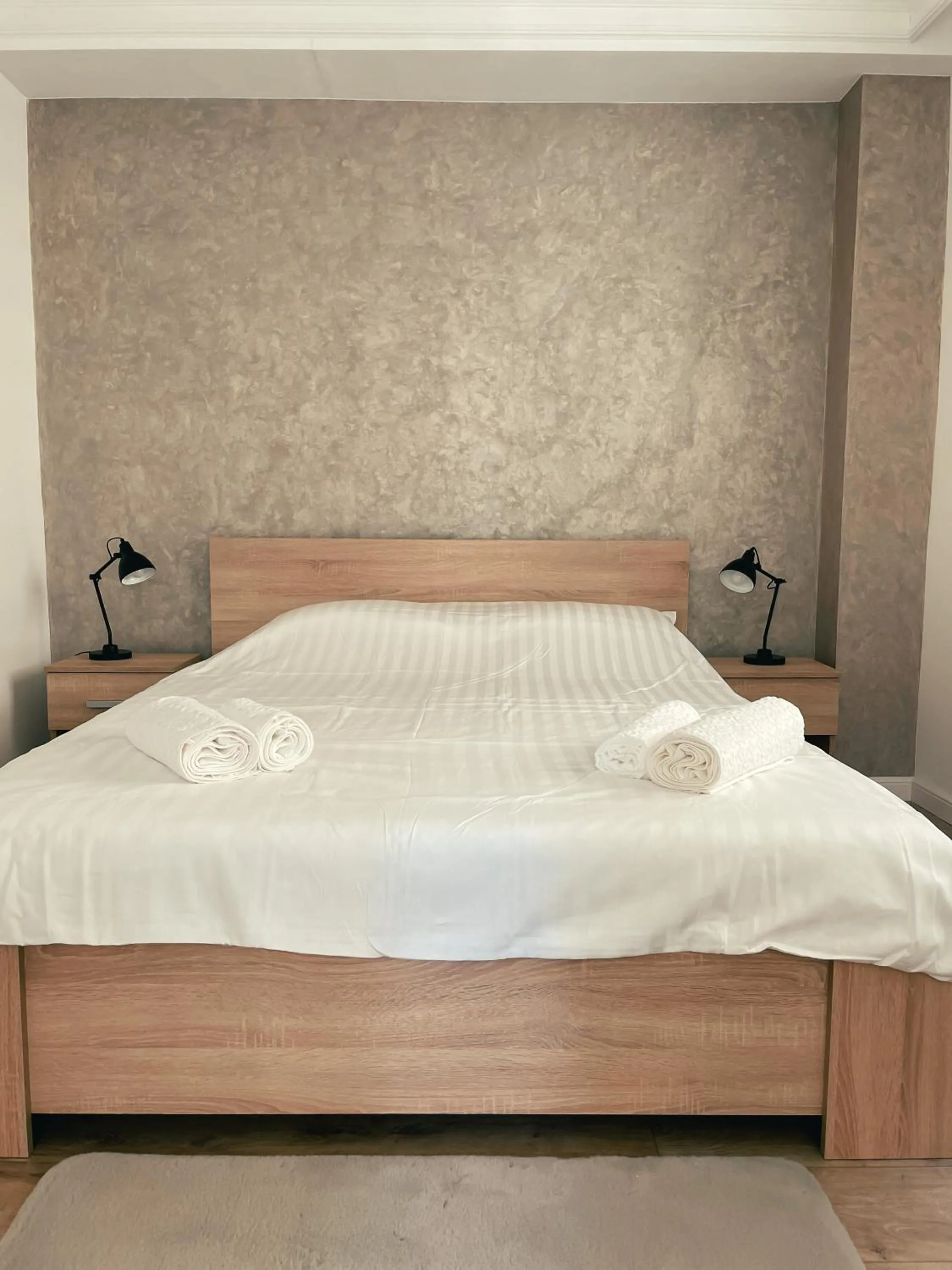 Bed in Cozy Glen - Private Villa, Parking and BBQ