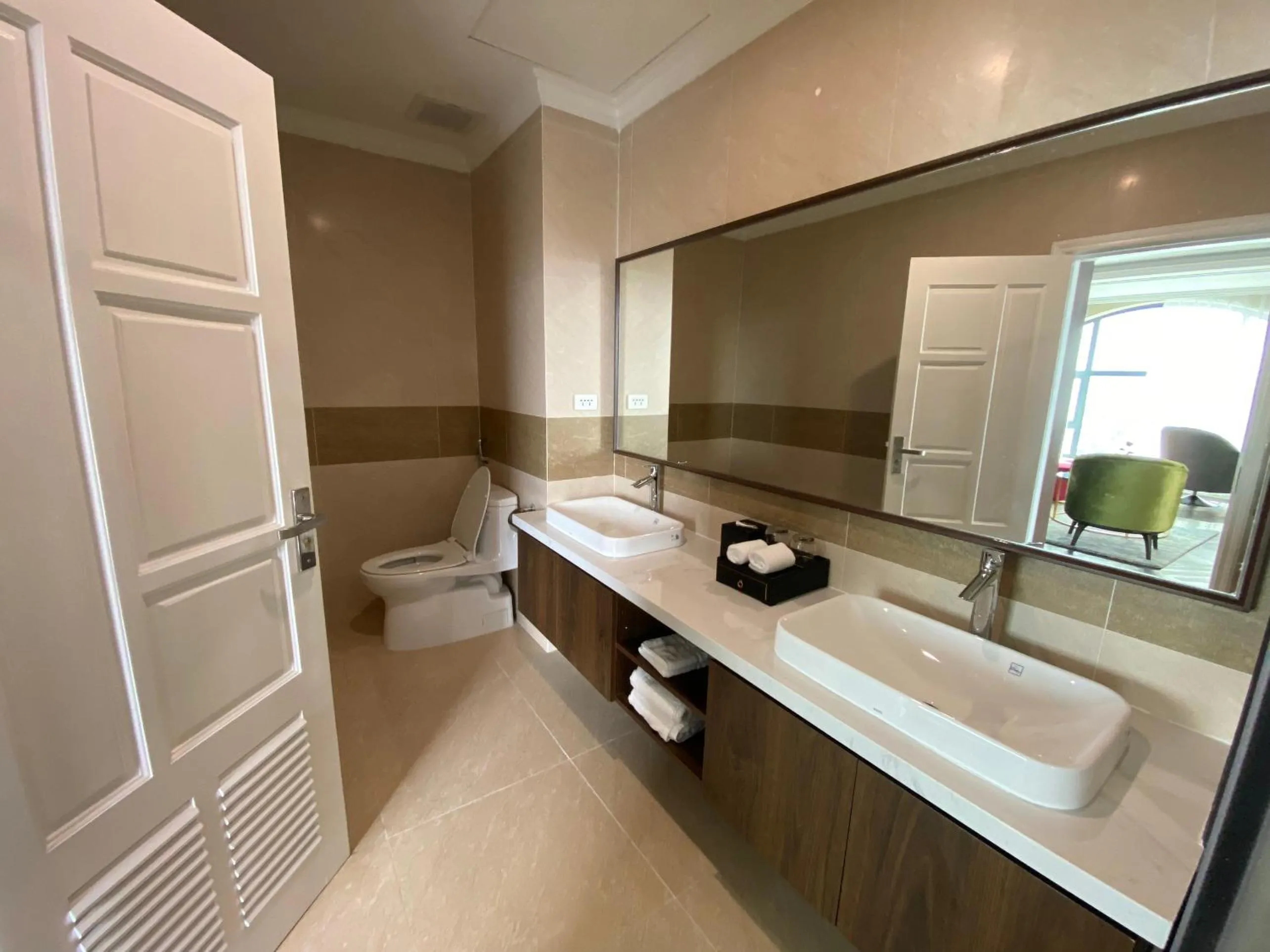 Bathroom in Riverside Hotel Hà Nam