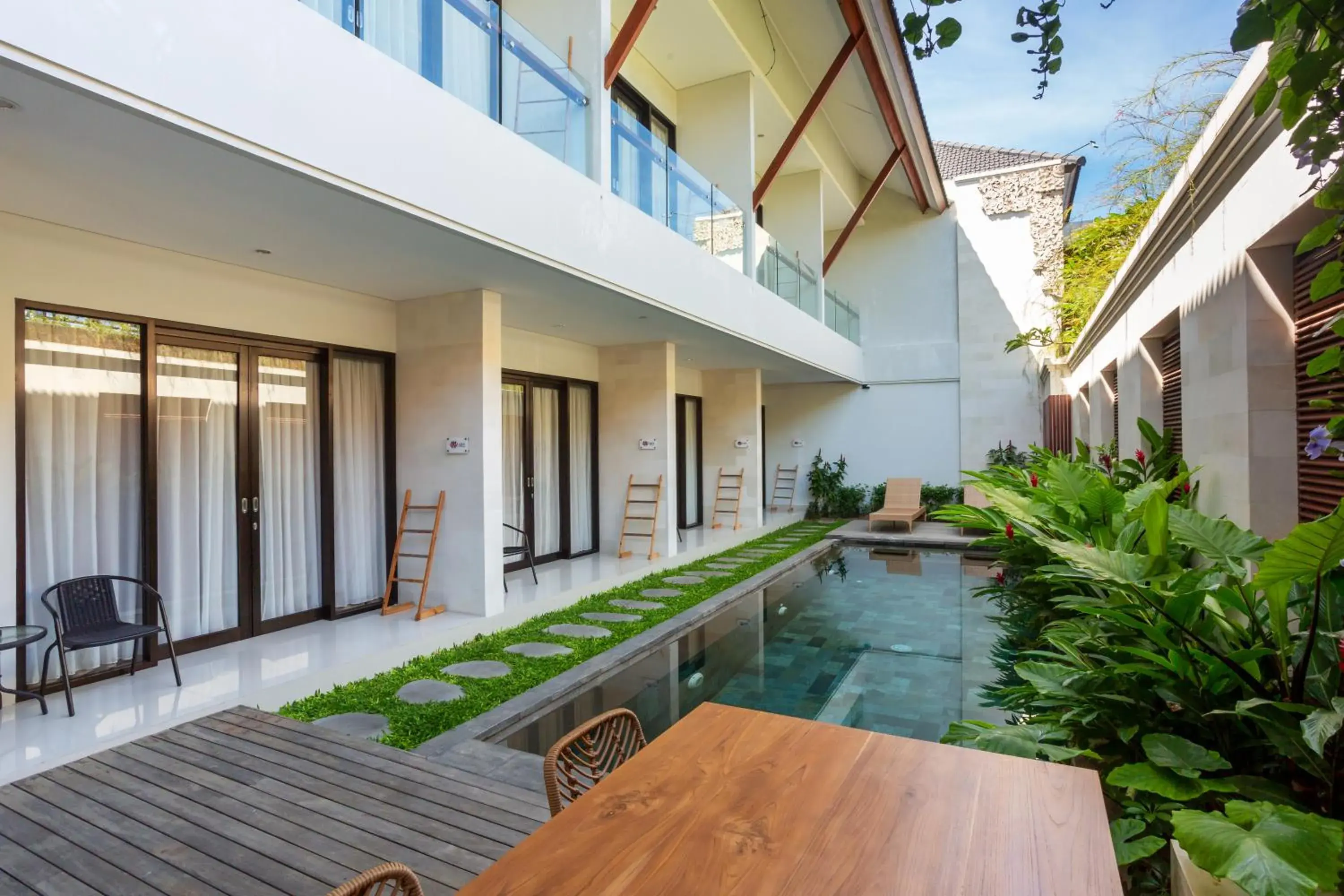 Swimming pool in Cove Ransha Stay Swimming pool in Cove Ransha Stay