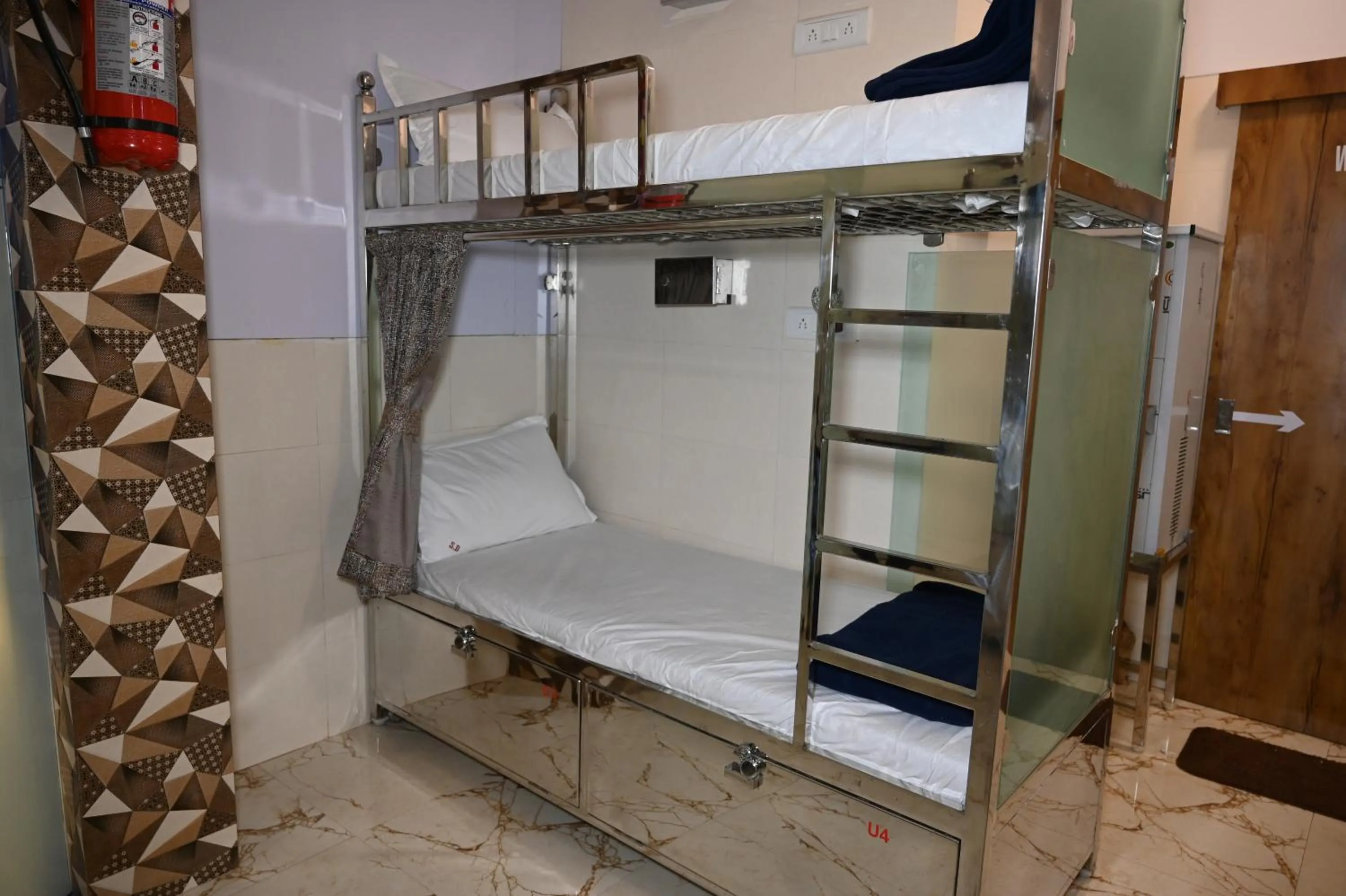 Bed in Sagar Dormitory Andheri - Nearest to Andheri Railway Station West