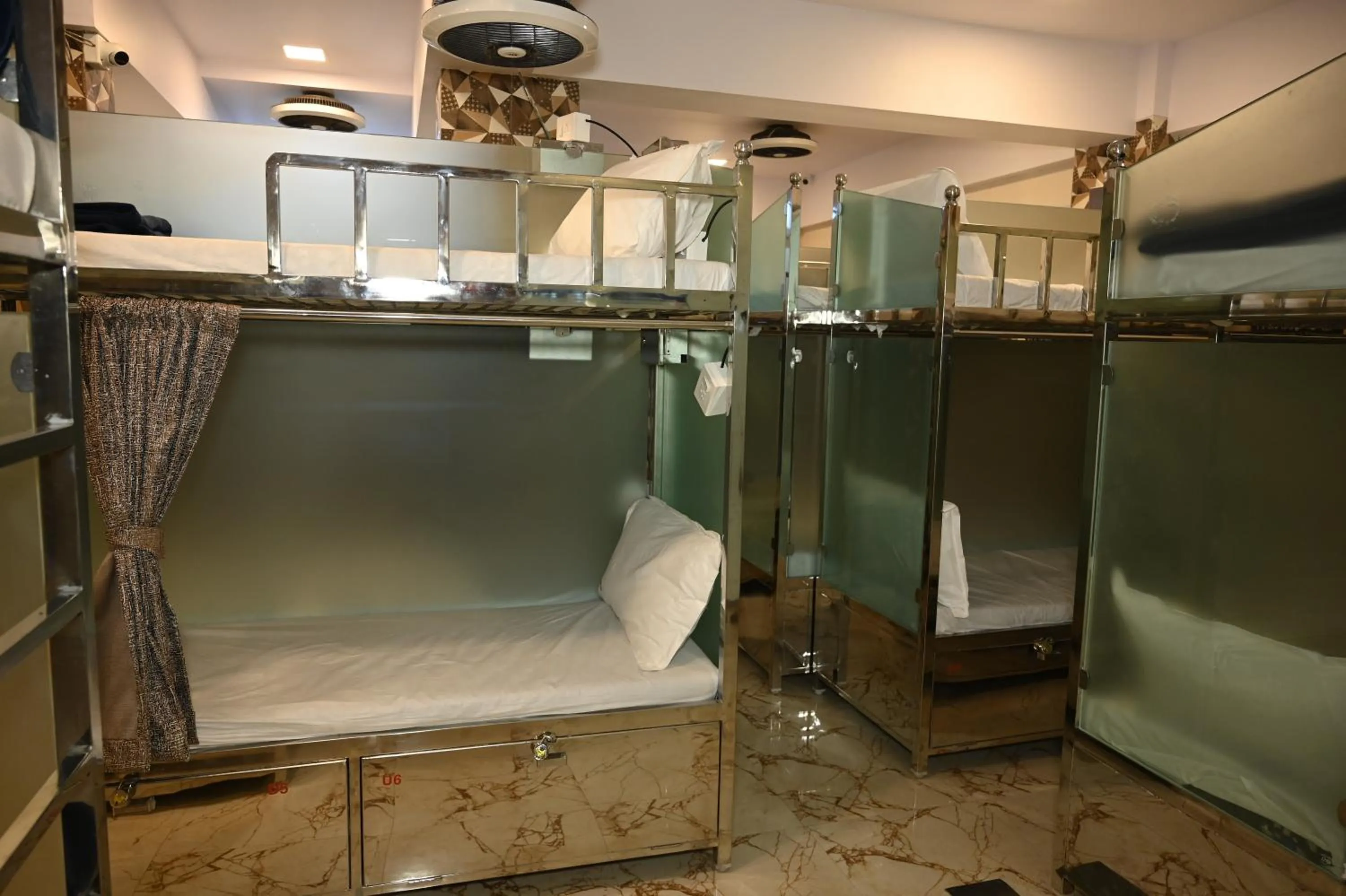 Bed in Sagar Dormitory Andheri - Nearest to Andheri Railway Station West