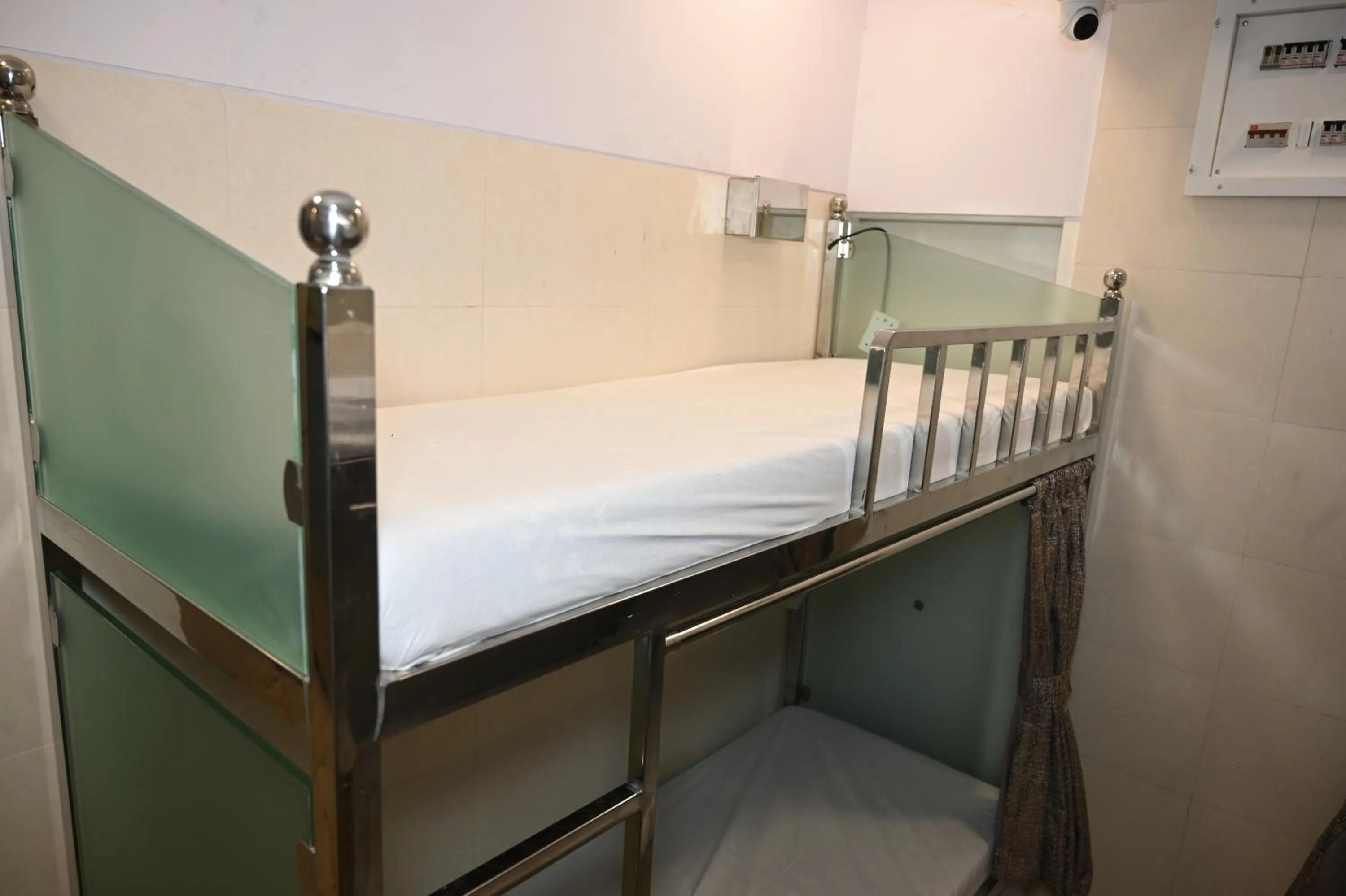 Bed in Sagar Dormitory Andheri - Nearest to Andheri Railway Station West