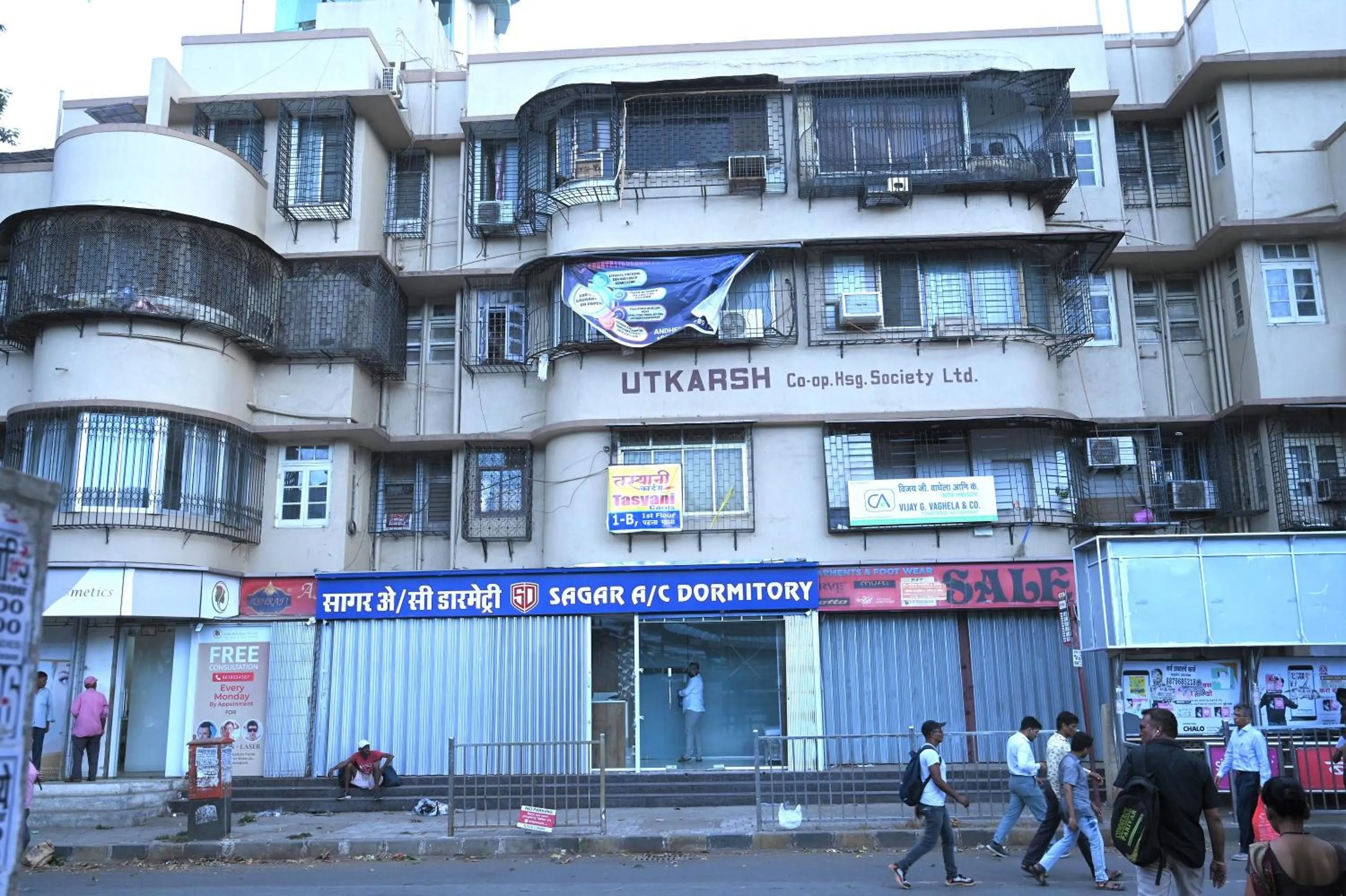 Property building in Sagar Dormitory Andheri - Nearest to Andheri Railway Station West