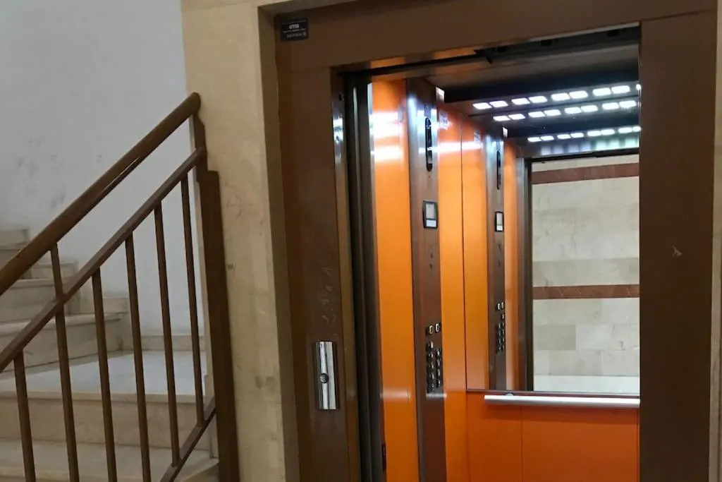 elevator in Apartamento cómodo y espacioso con parking