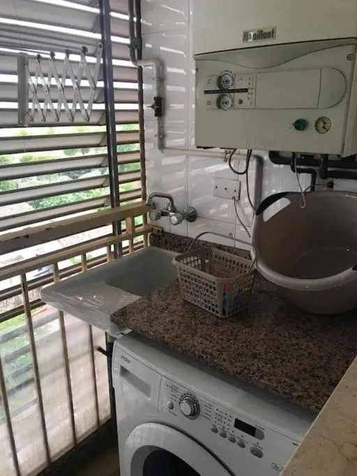 washing machine in Apartamento cómodo y espacioso con parking