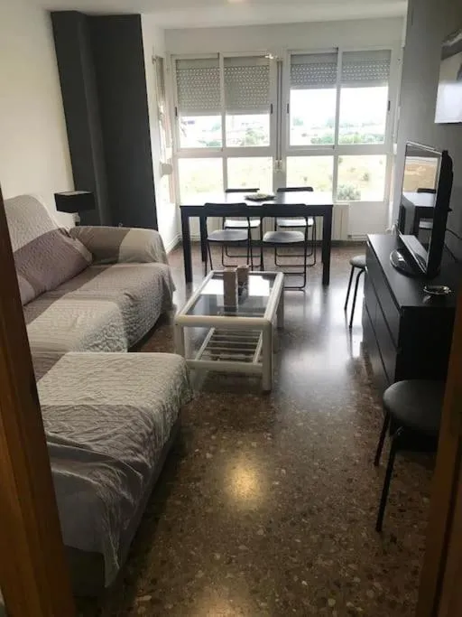 Living room, Bed in Apartamento cómodo y espacioso con parking