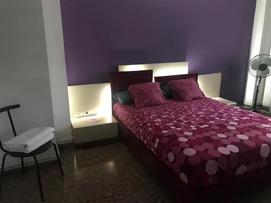 Bedroom, Bed in Apartamento cómodo y espacioso con parking