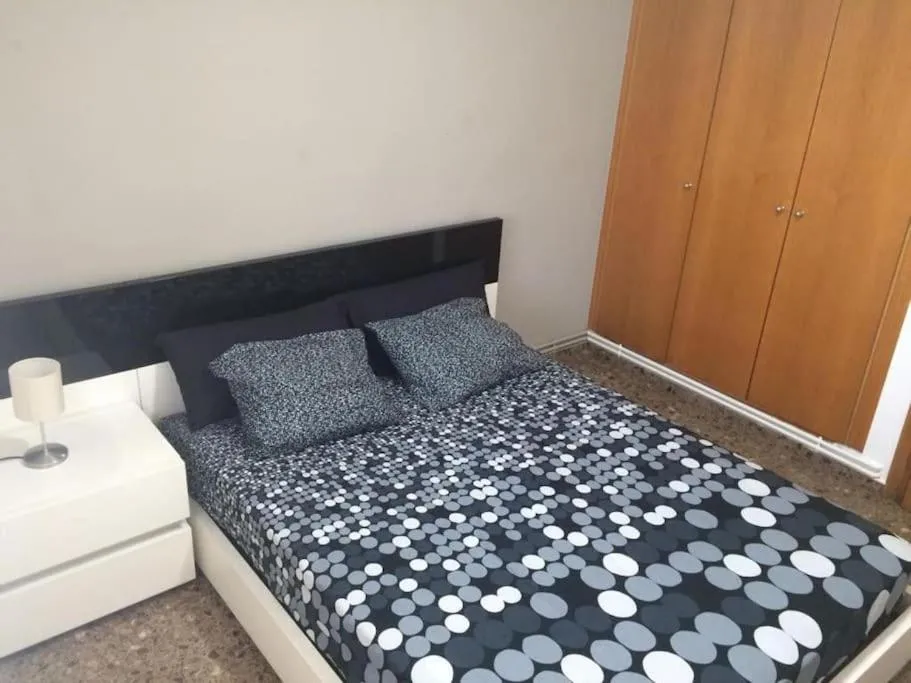 Bedroom, Bed in Apartamento cómodo y espacioso con parking