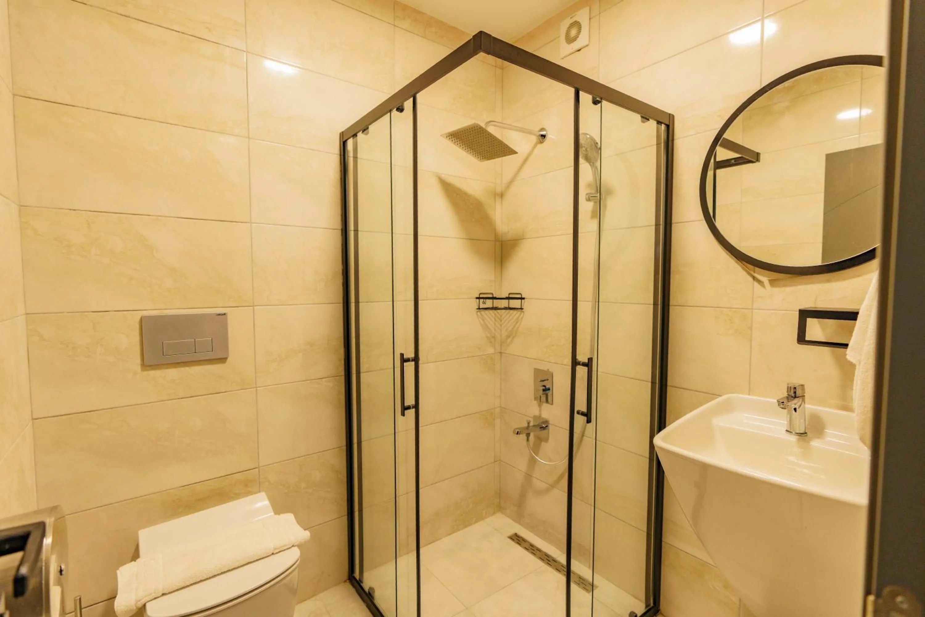 Shower in Macartaşı Hotel