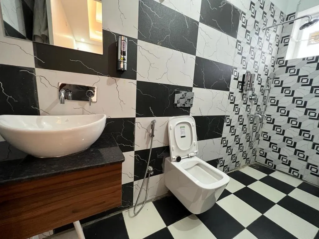 Hotel Yog Safari, Behind Parmarth Niketan