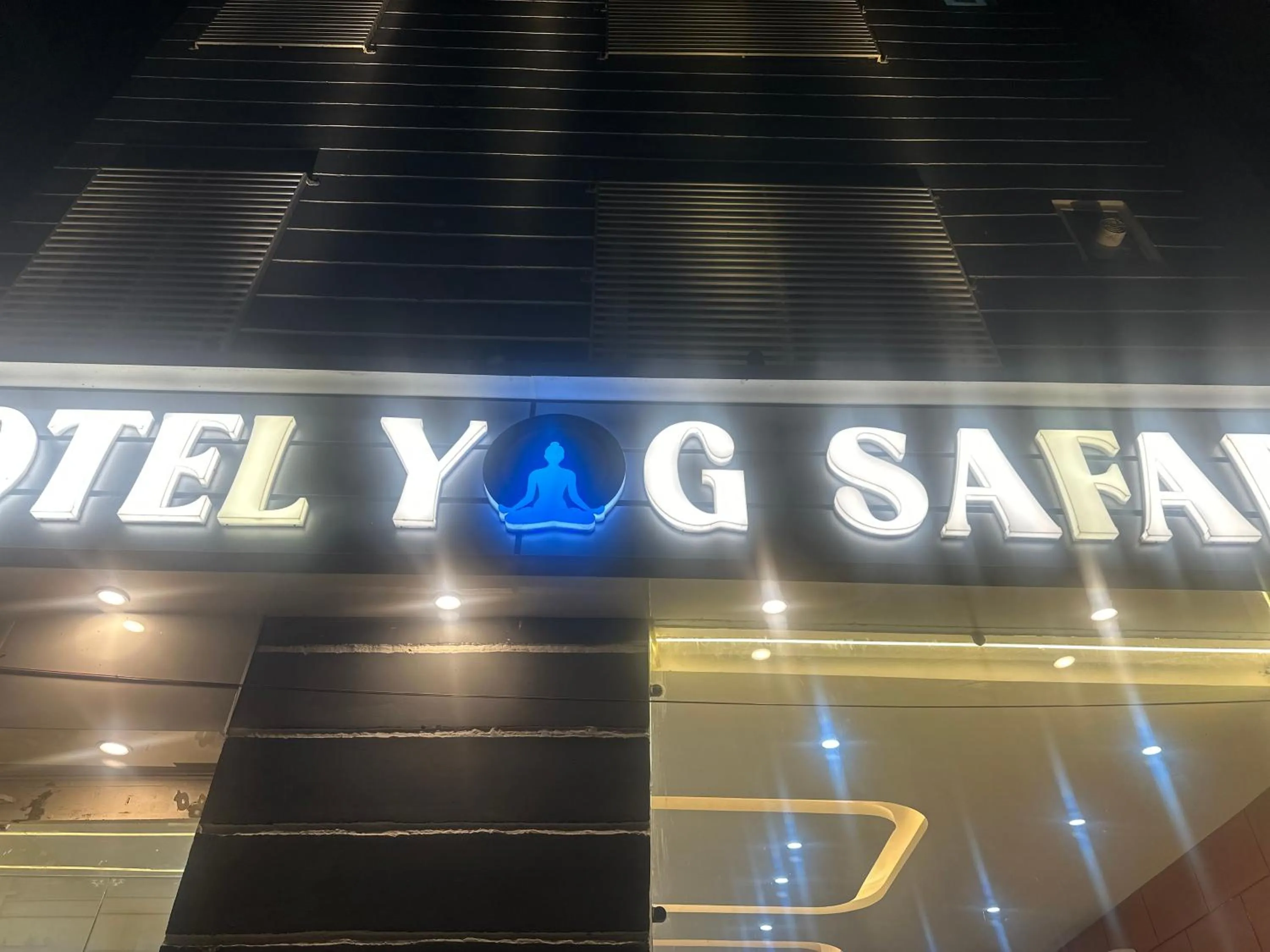 Hotel Yog Safari, Behind Parmarth Niketan