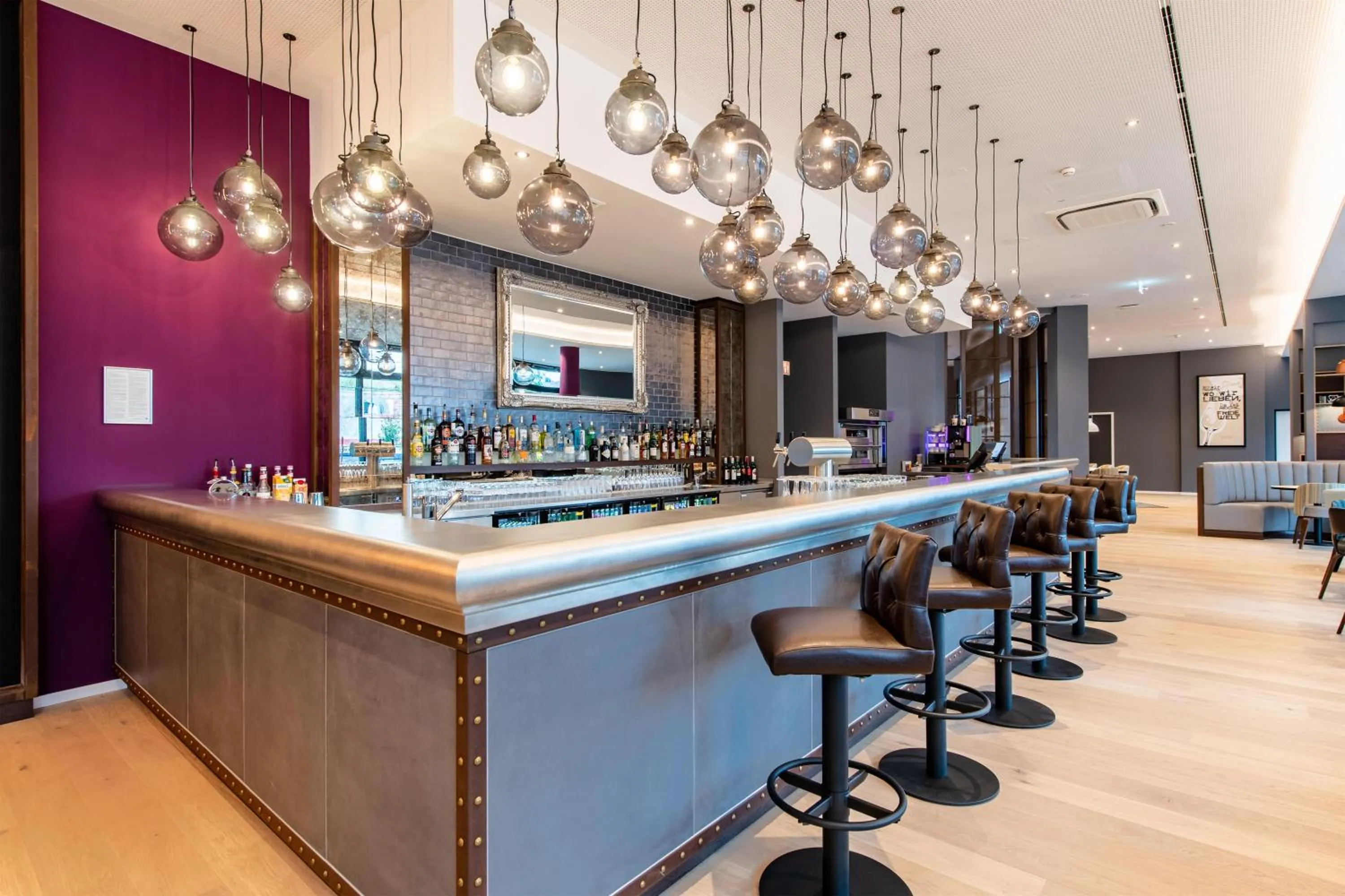 Lounge or bar in Premier Inn Stuttgart Feuerbach