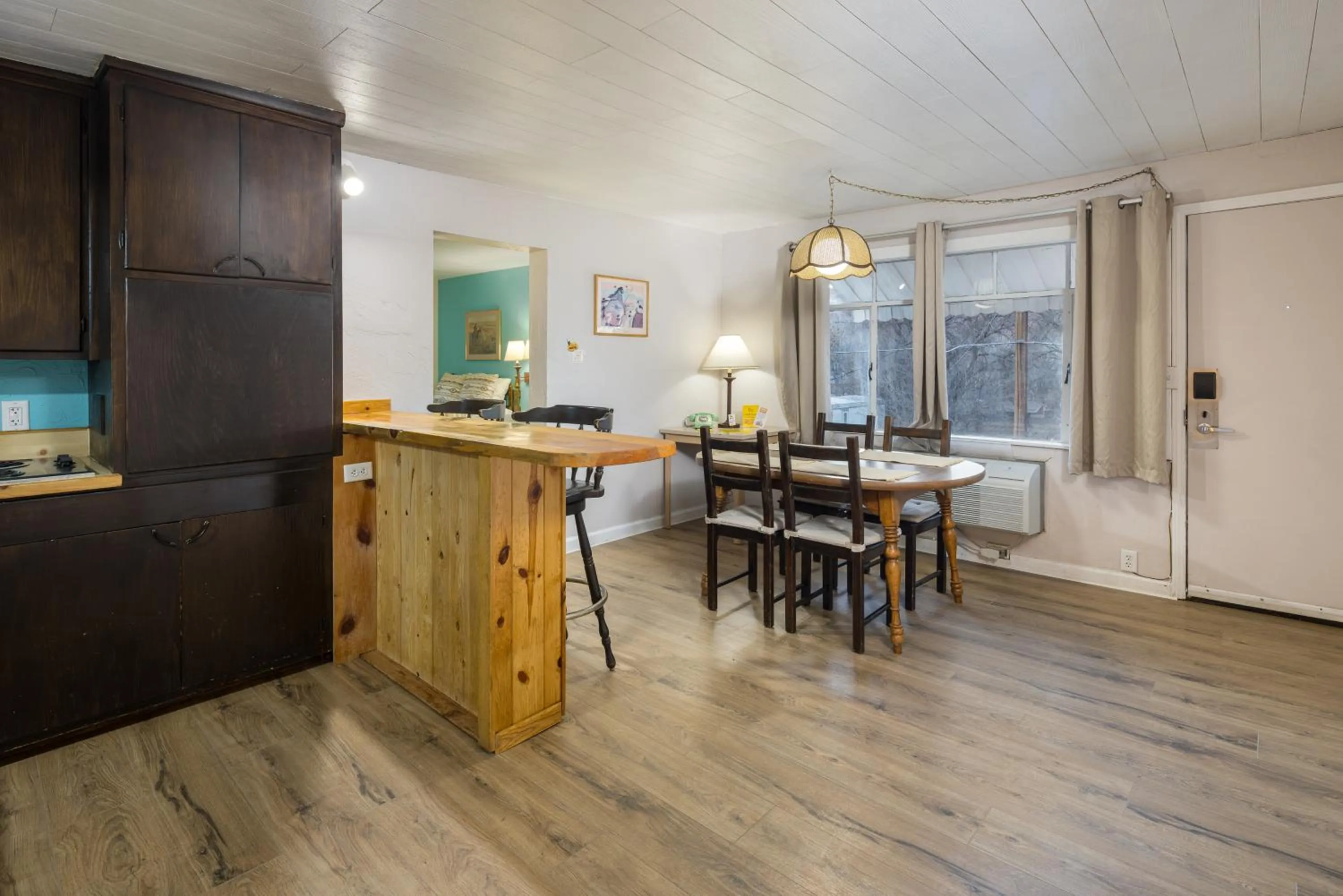 Dining area in Apache Motel