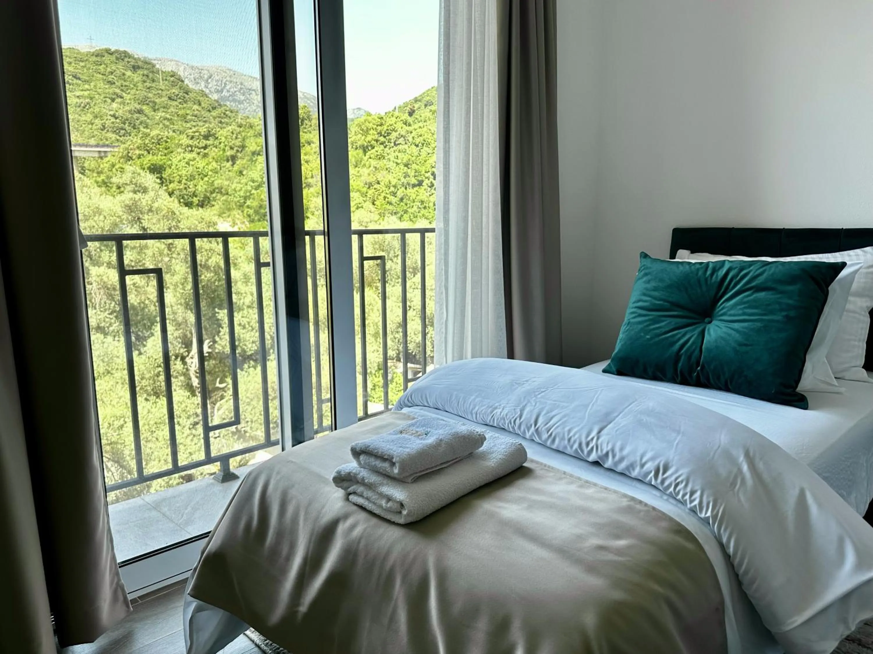 Bed in Akhdar Apartments