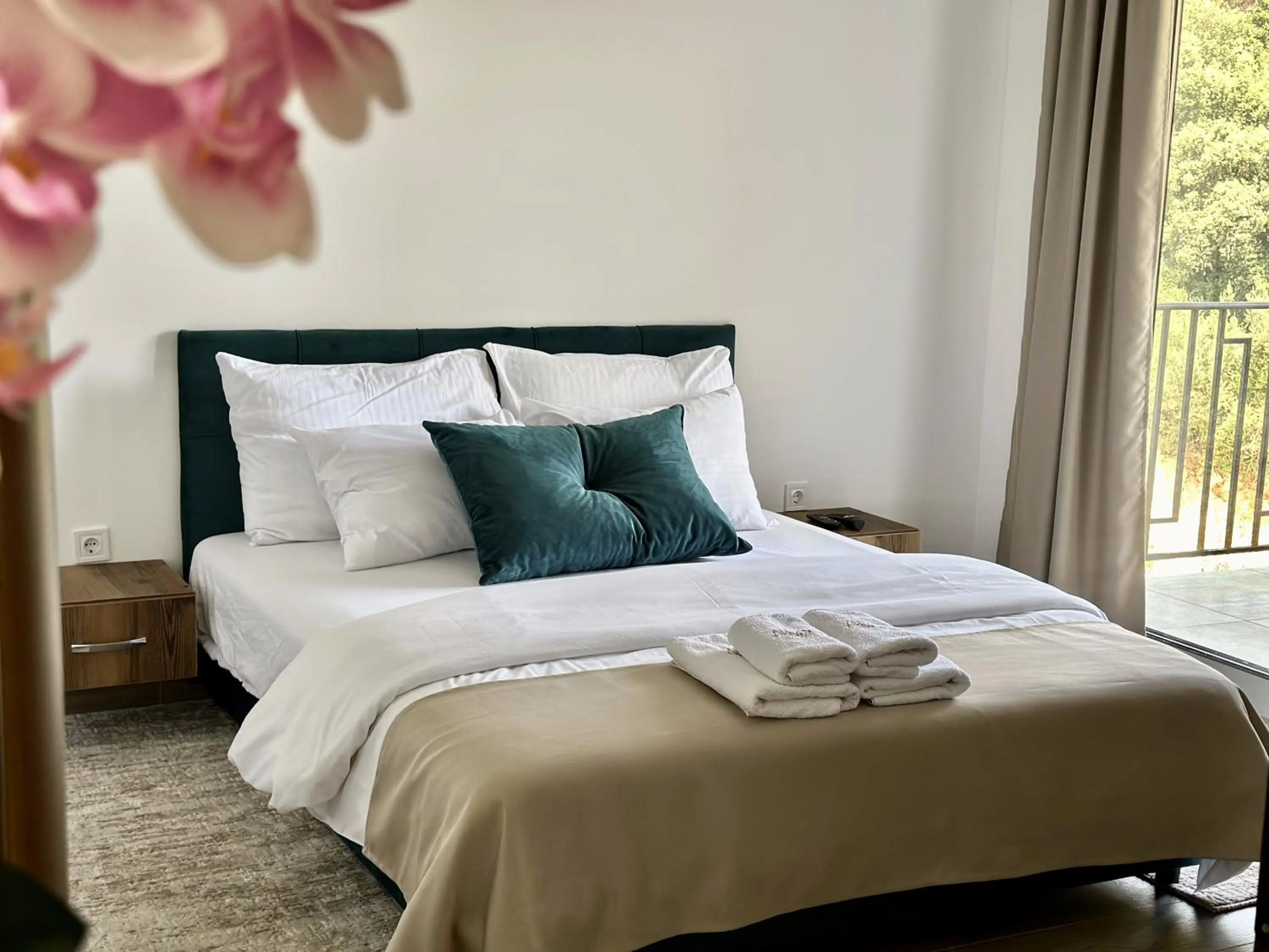 Bed in Akhdar Apartments