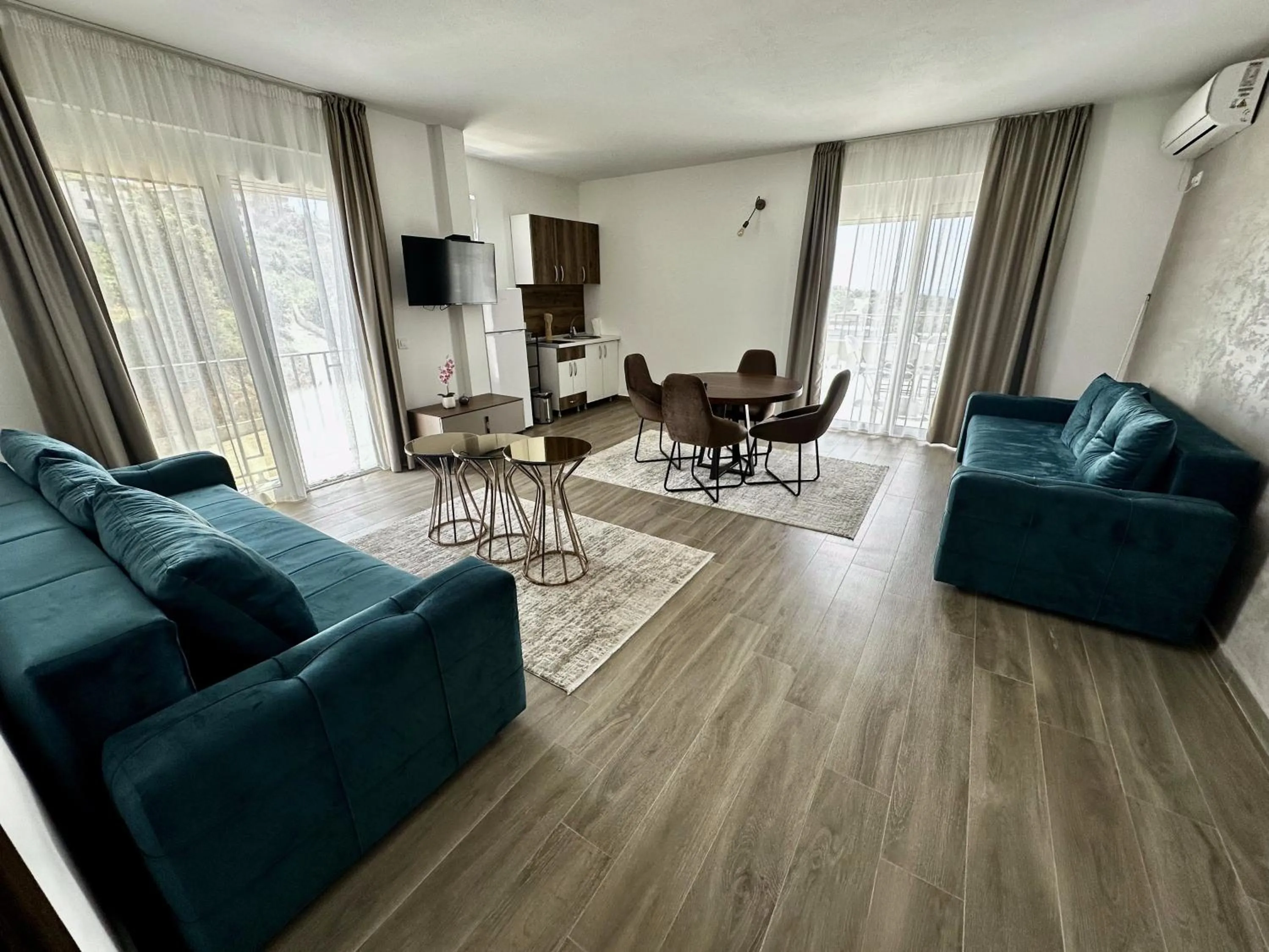 TV and multimedia in Akhdar Apartments