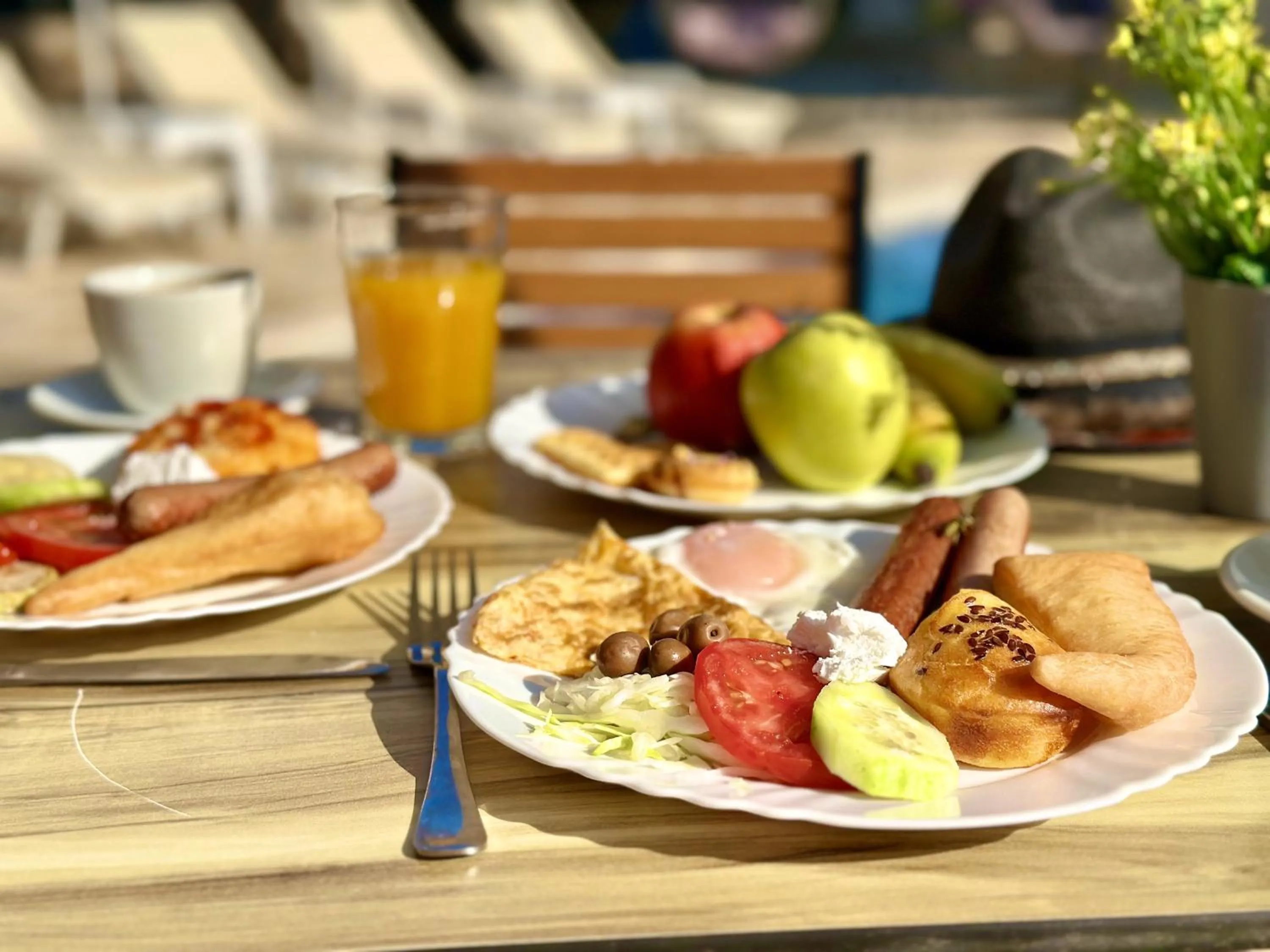 Food in Akhdar Apartments