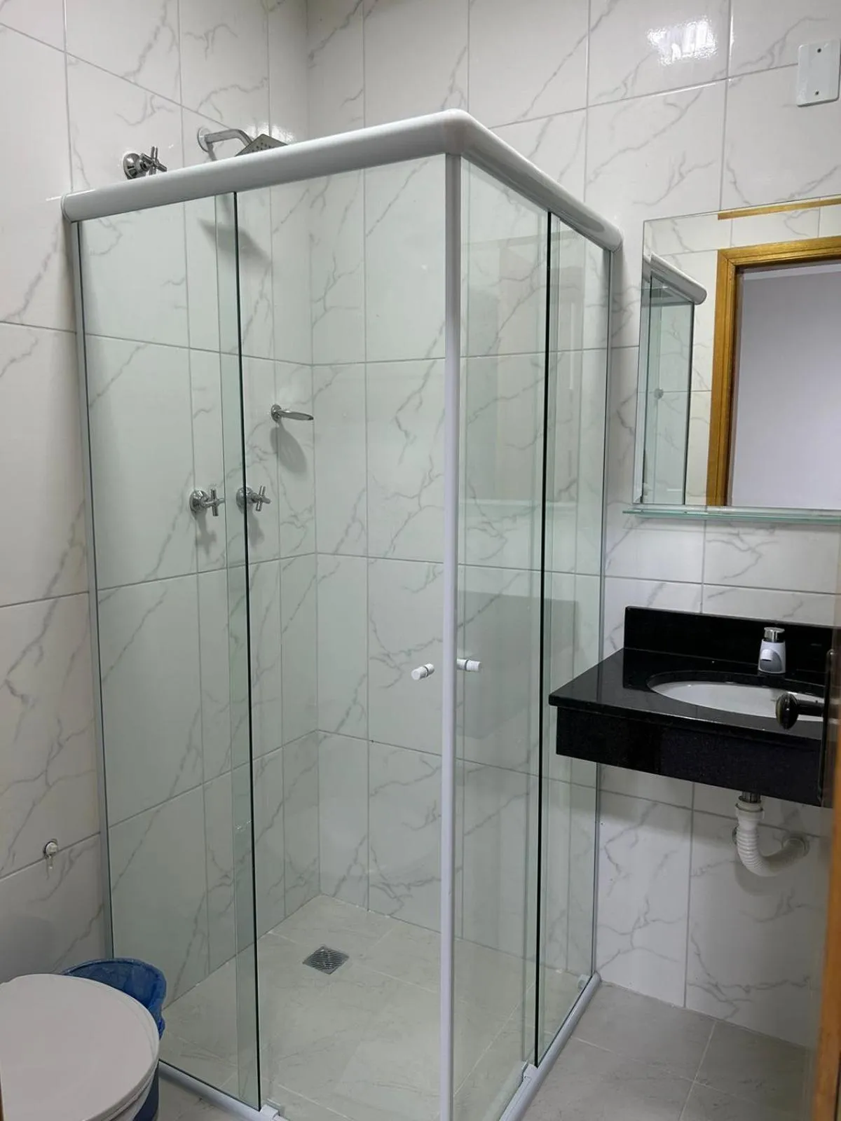 Bathroom in Hotel Beirut