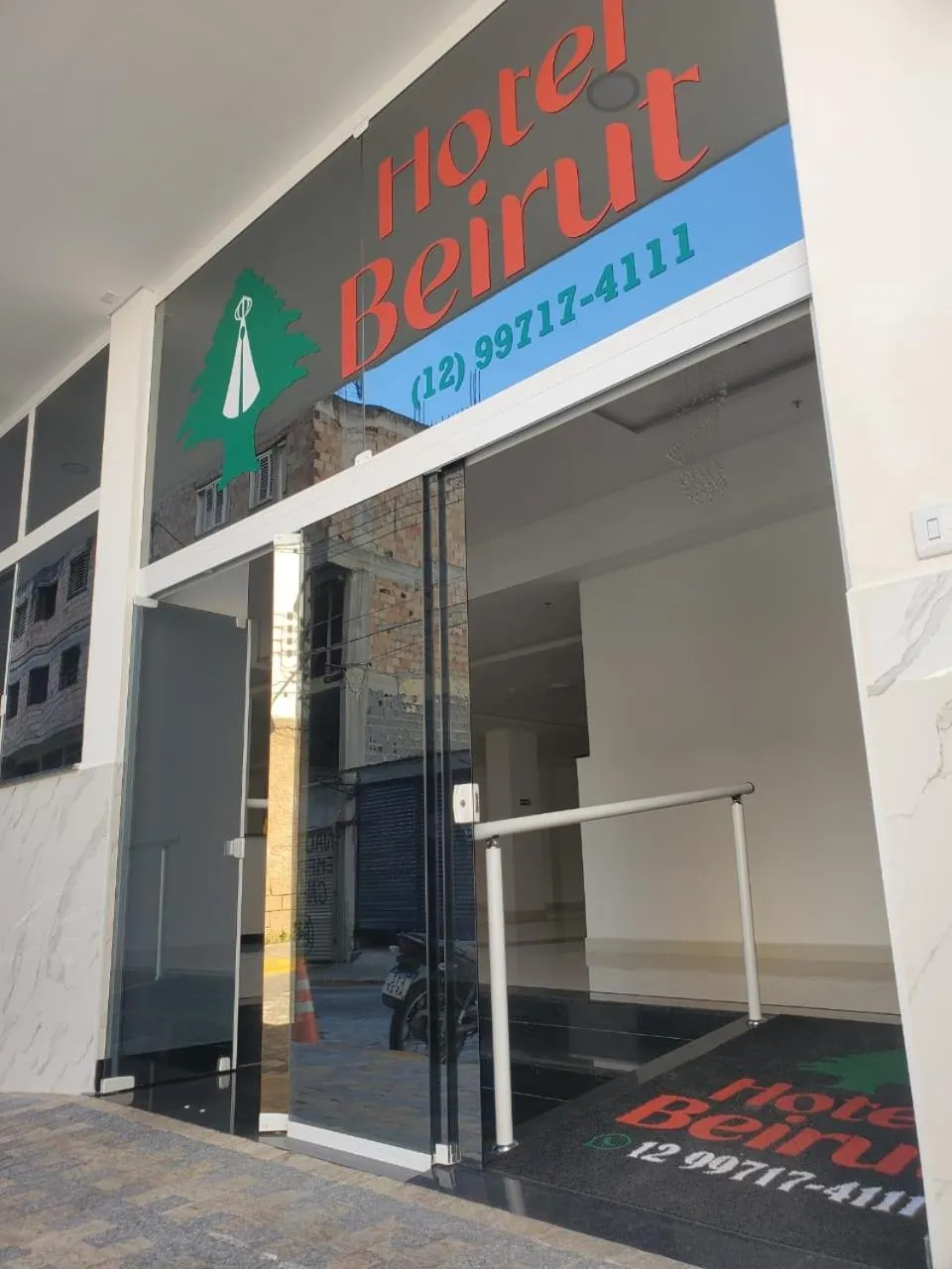 Facade/entrance in Hotel Beirut