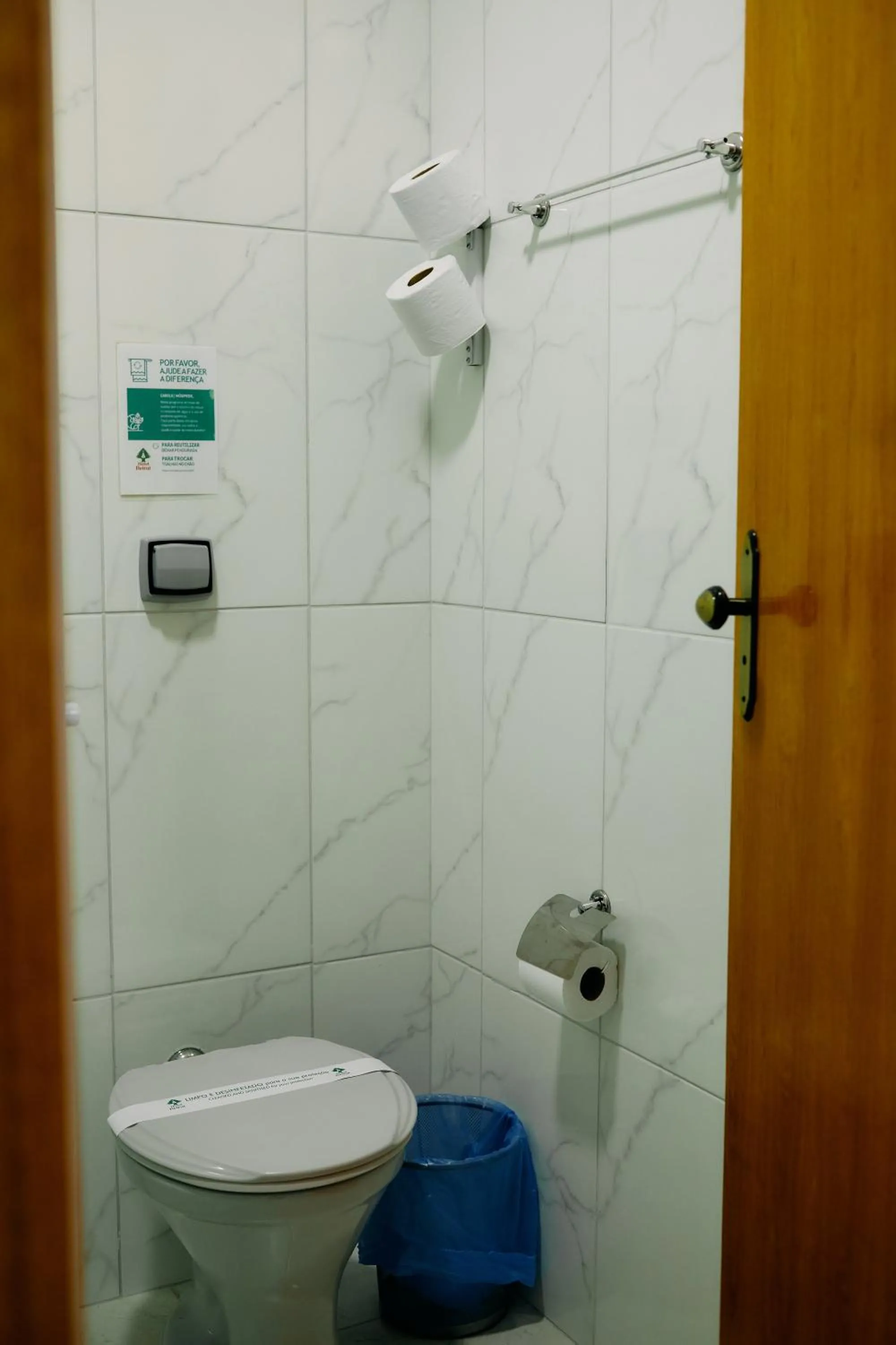 Bathroom in Hotel Beirut