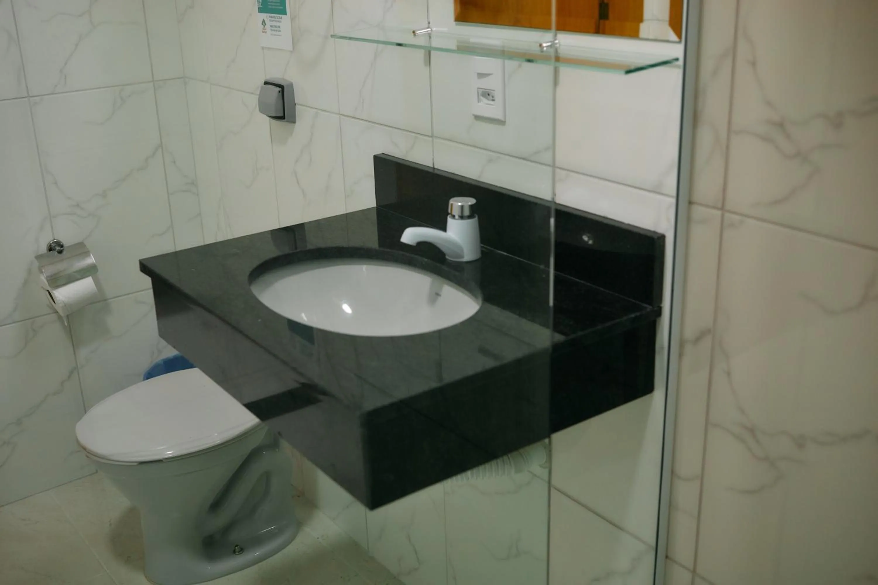 Bathroom in Hotel Beirut
