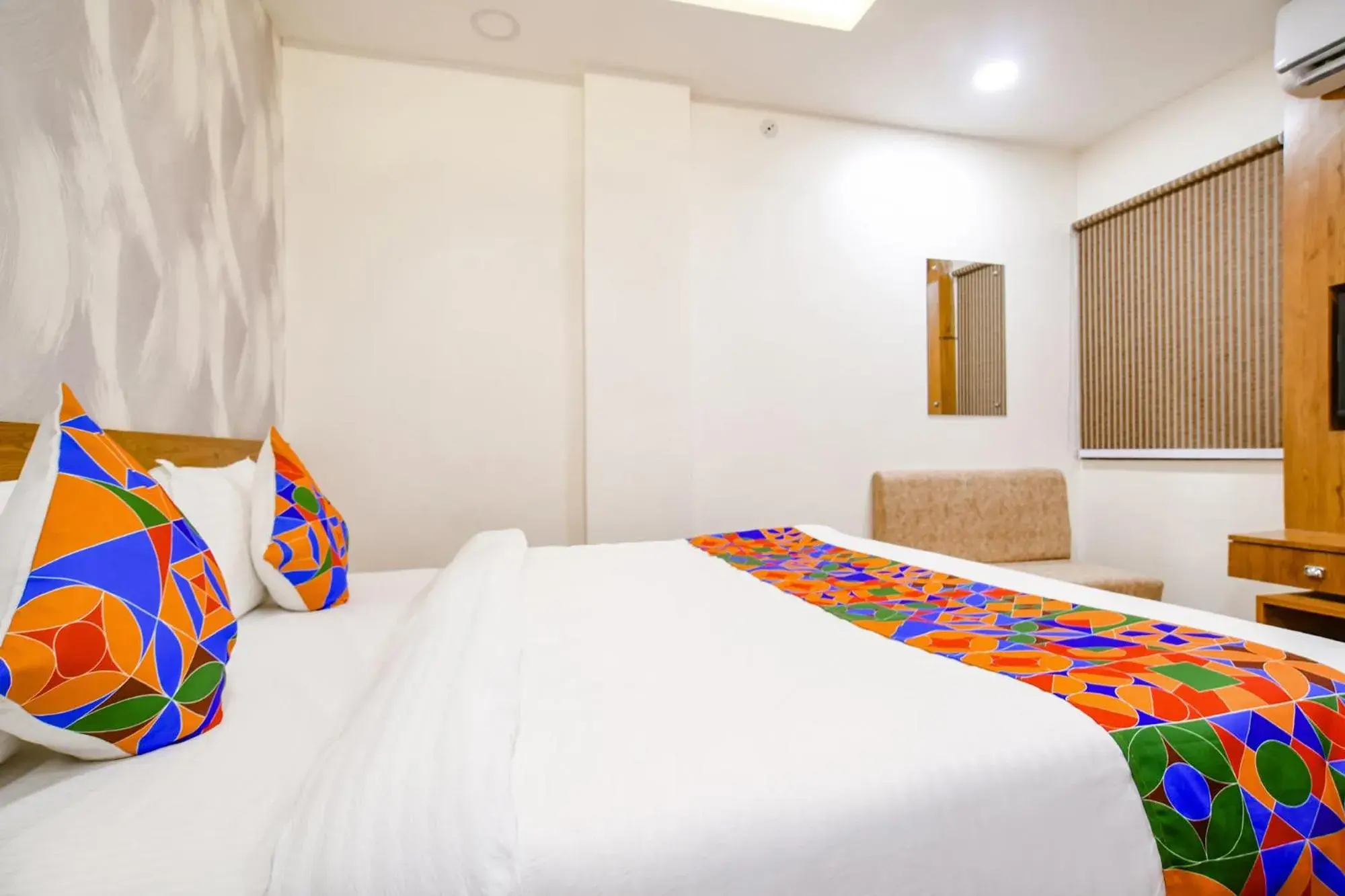 Bed in FabHotel Woodlark Inn Bed in FabHotel Woodlark Inn