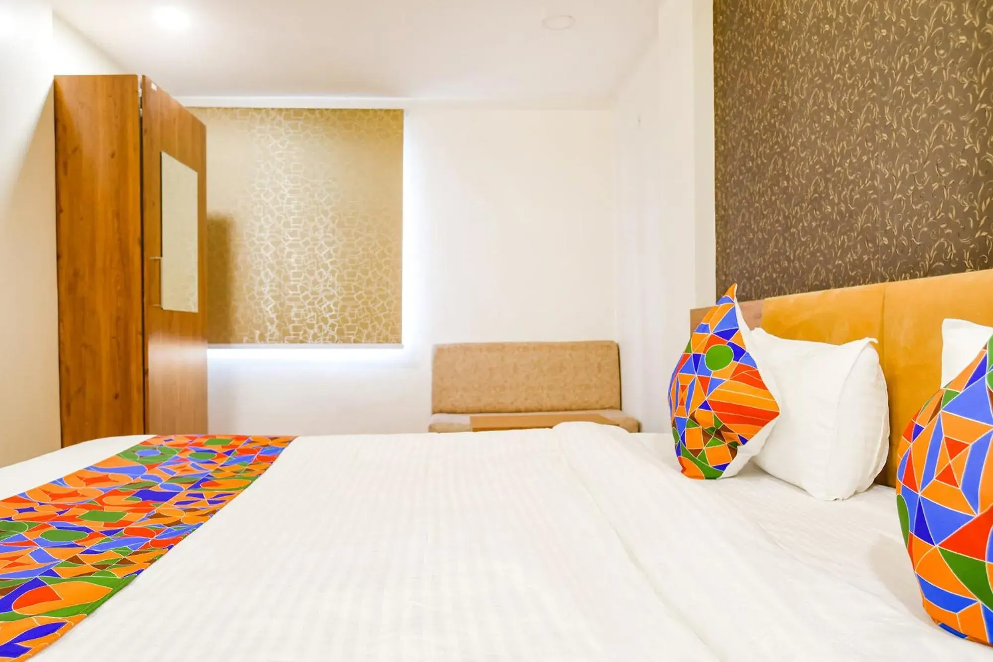 Bed in FabHotel Woodlark Inn Bed in FabHotel Woodlark Inn