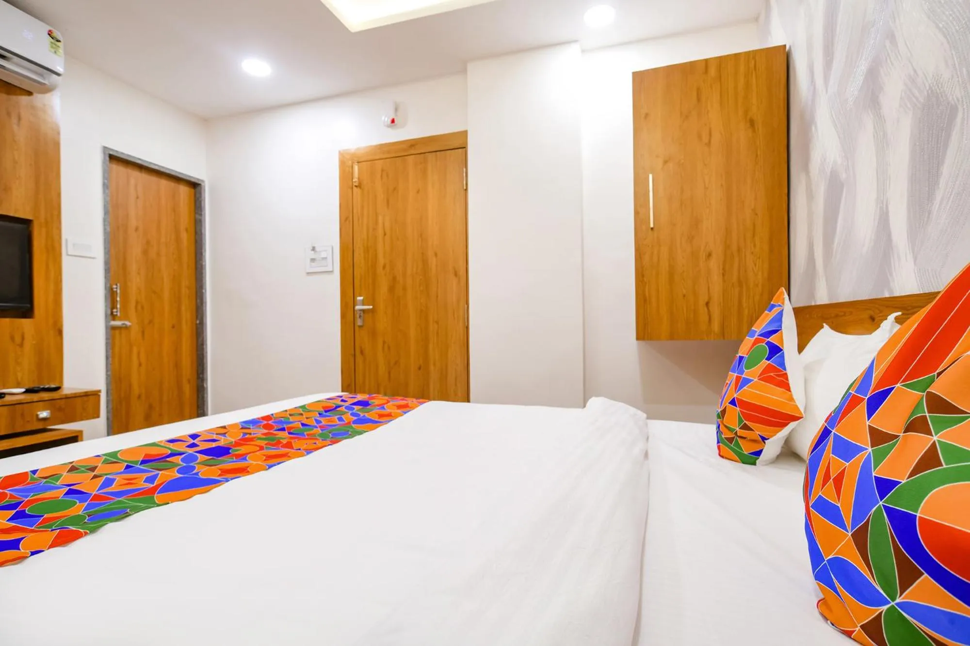 Bed in FabHotel Woodlark Inn