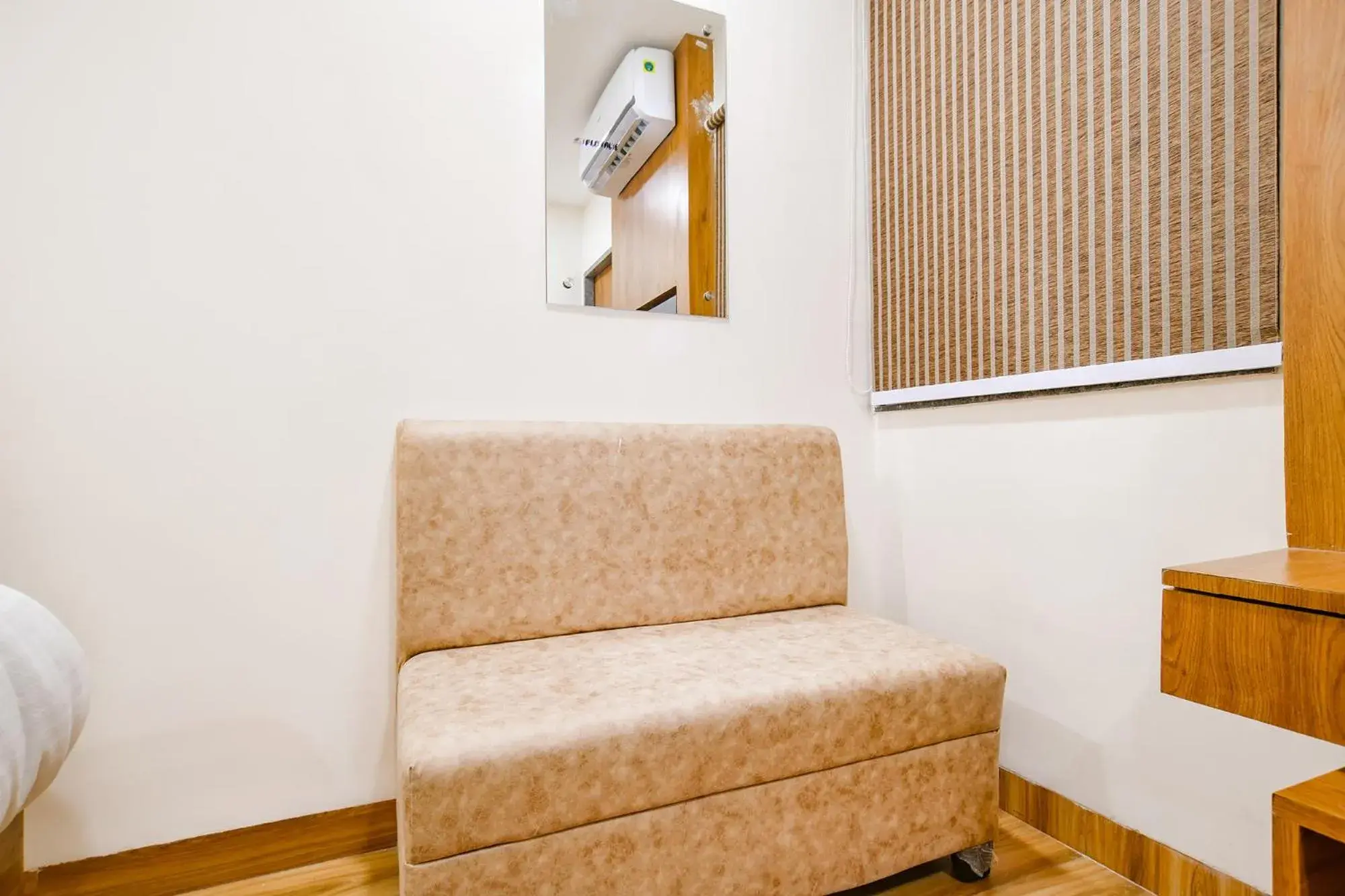 Seating area in FabHotel Woodlark Inn Seating area in FabHotel Woodlark Inn