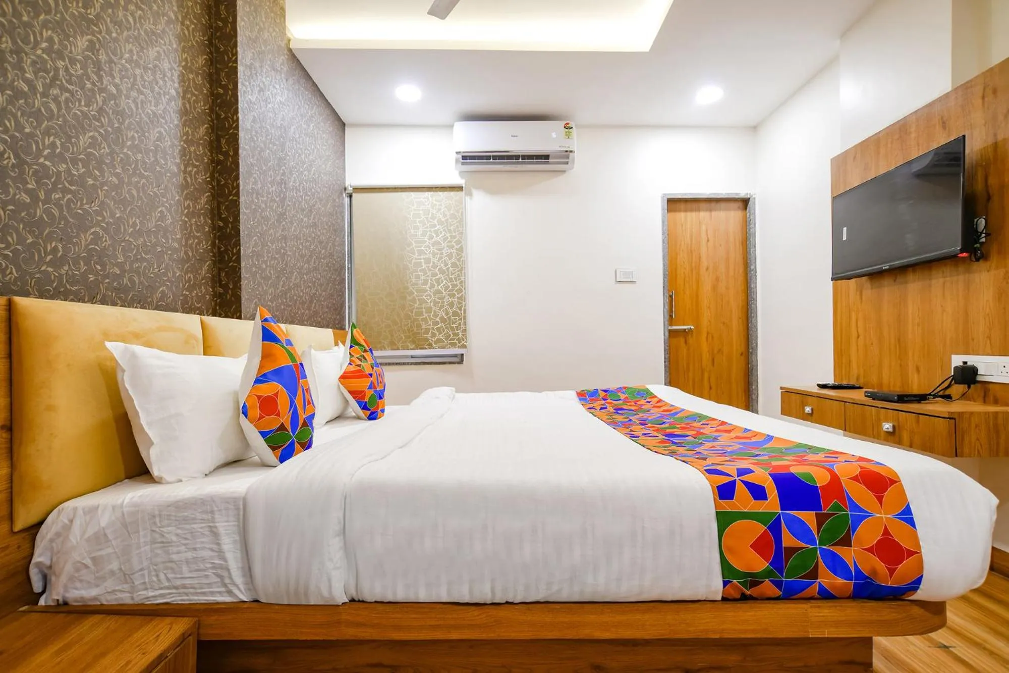 Bed in FabHotel Woodlark Inn