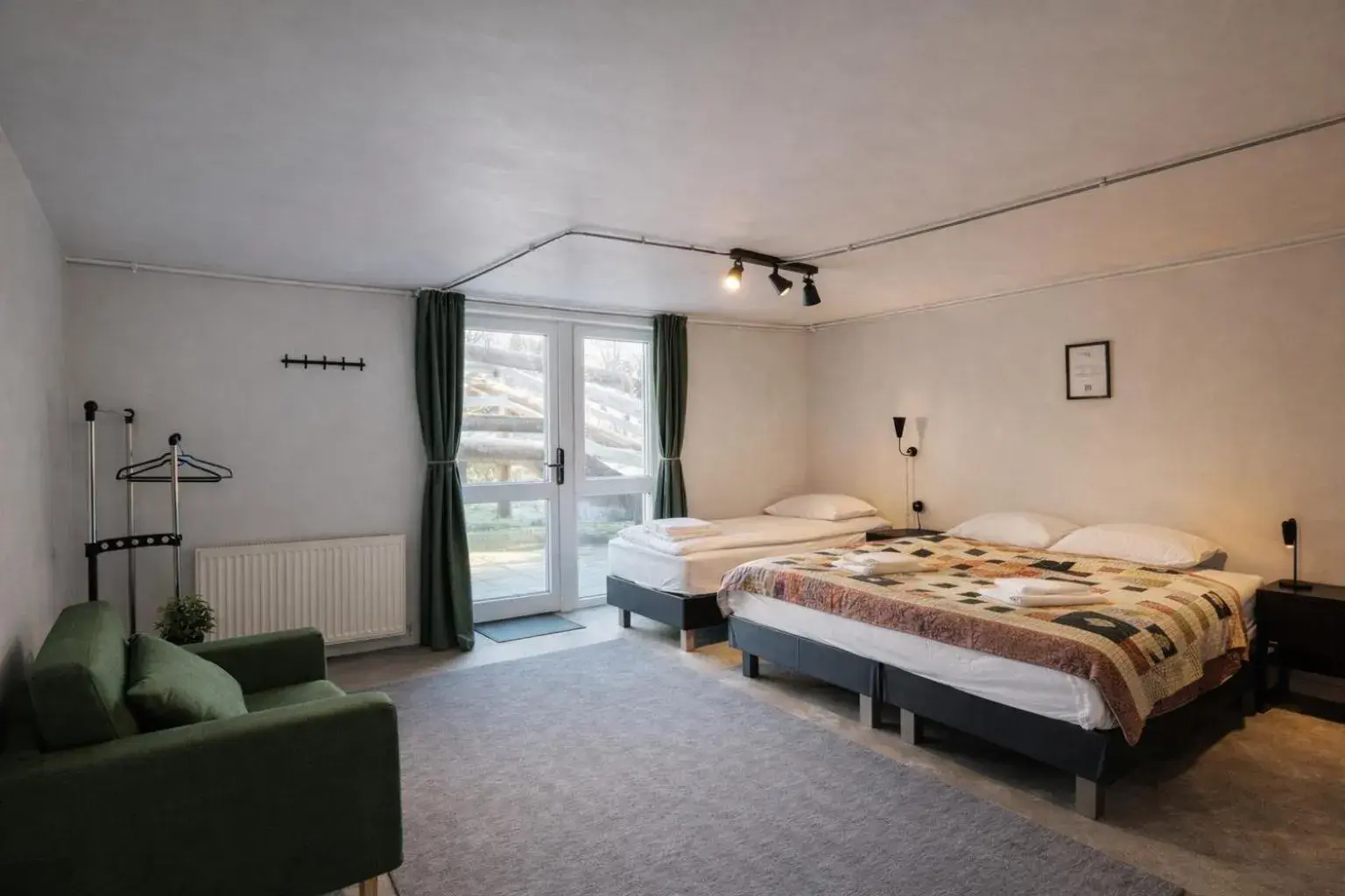 Triple Room with Terrace in Hotel Brú countryside Triple Room with Terrace in Hotel Brú countryside