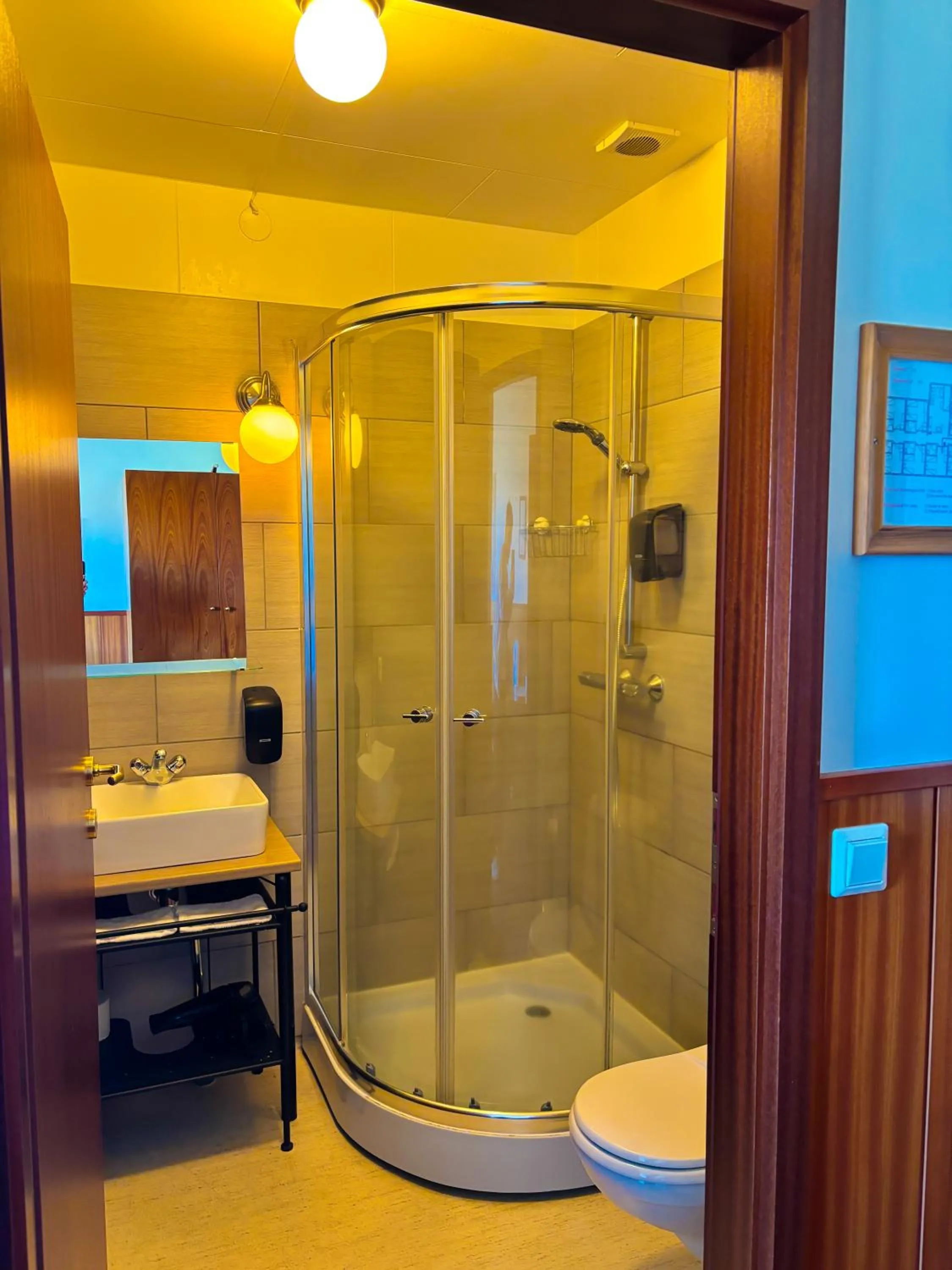 Shower in Hotel Brú countryside