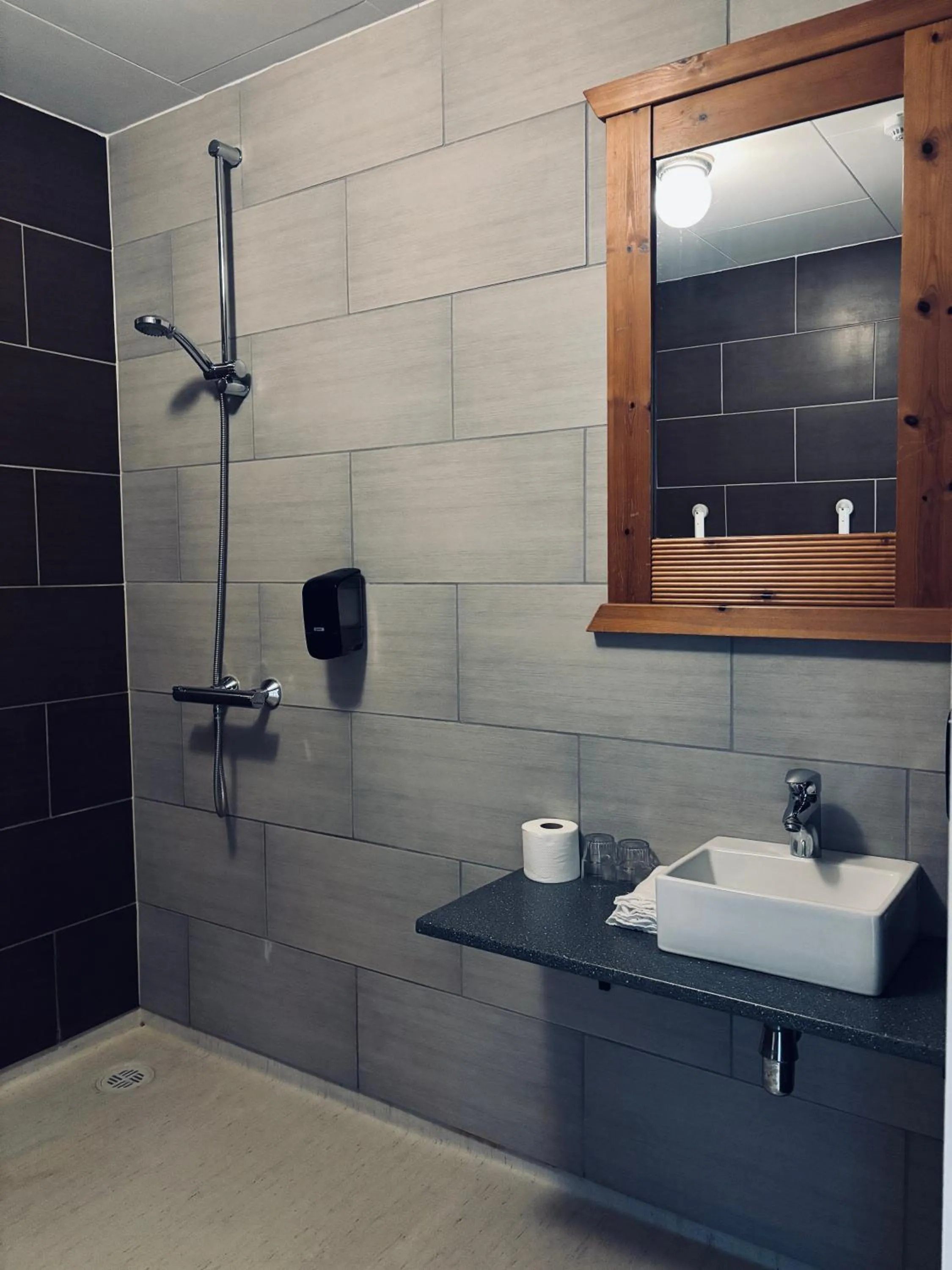 Shower in Hotel Brú countryside