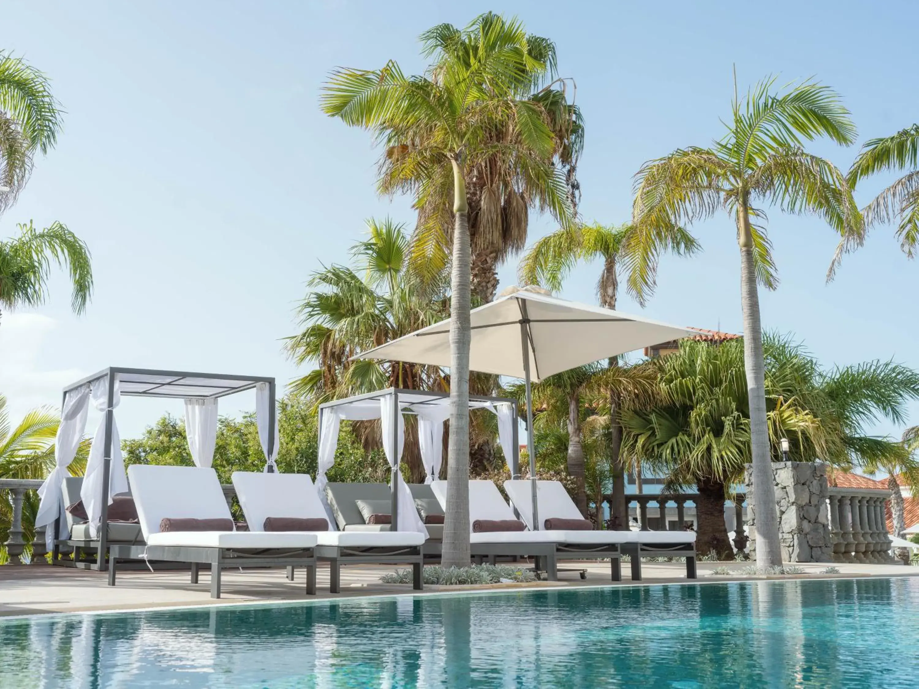 Swimming pool in Dreams Madeira Resort Spa & Marina Swimming pool in Dreams Madeira Resort Spa & Marina