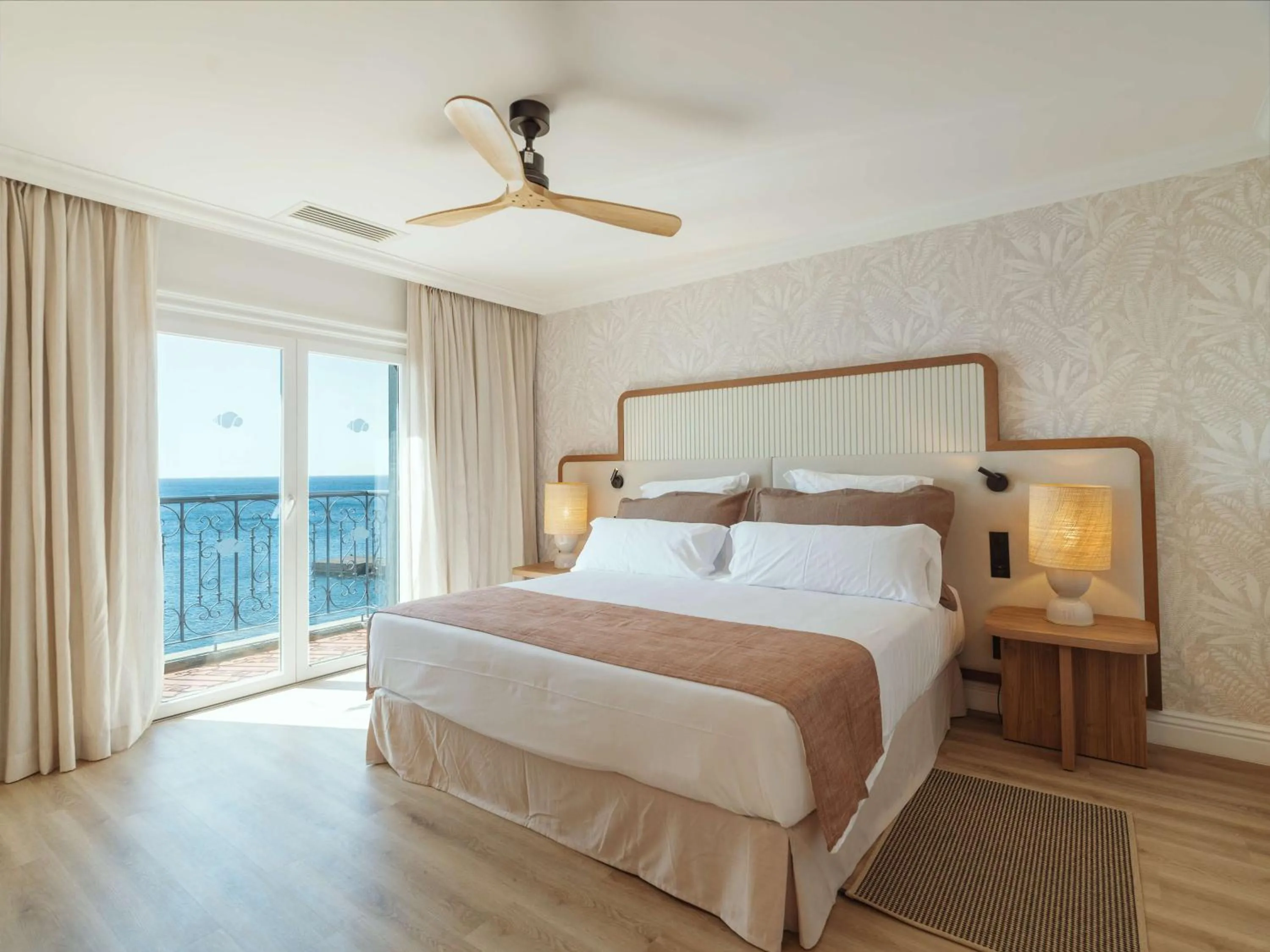 Photo of the whole room, Bed in Dreams Madeira Resort Spa & Marina