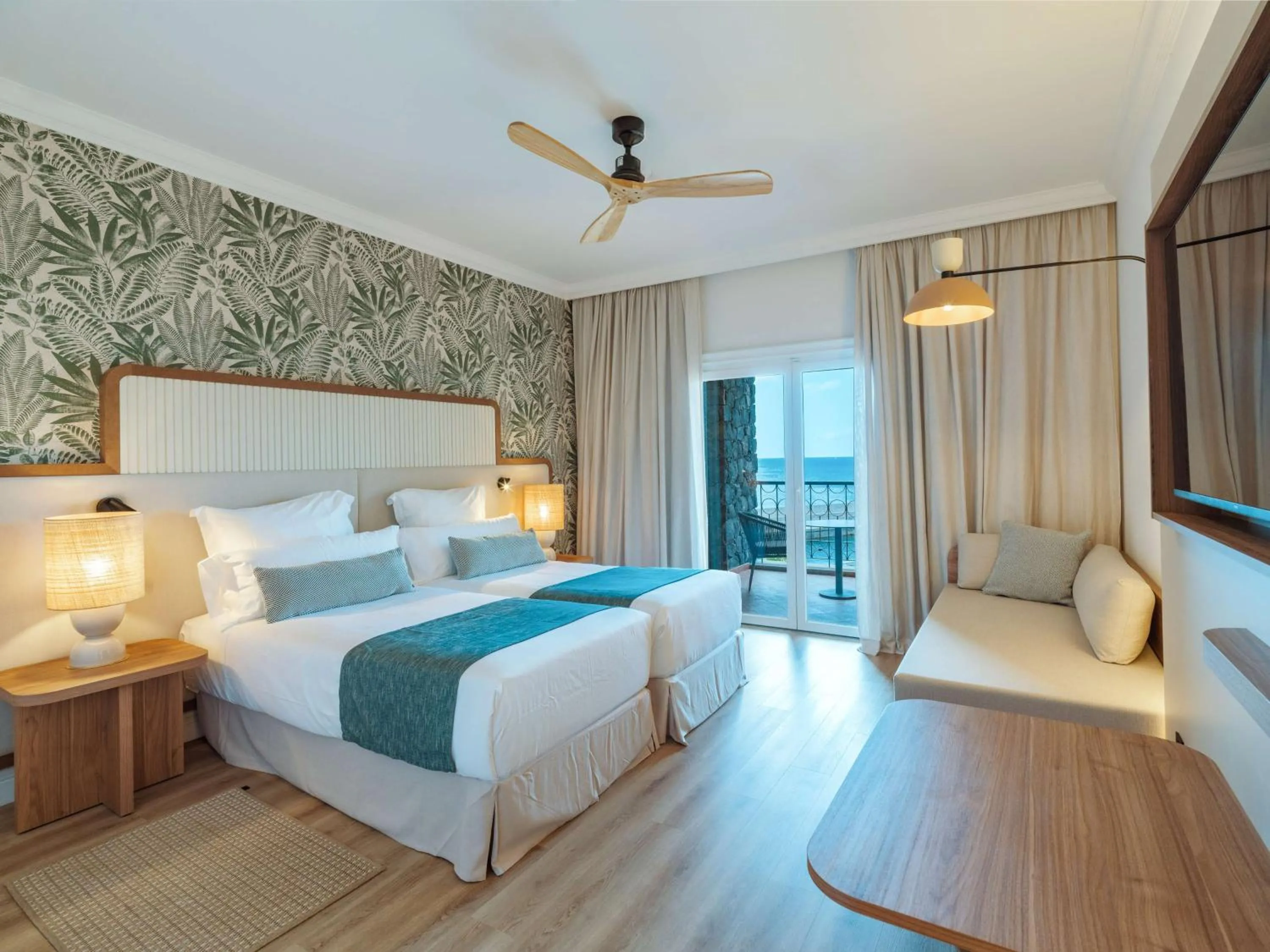 Photo of the whole room, Bed in Dreams Madeira Resort Spa & Marina