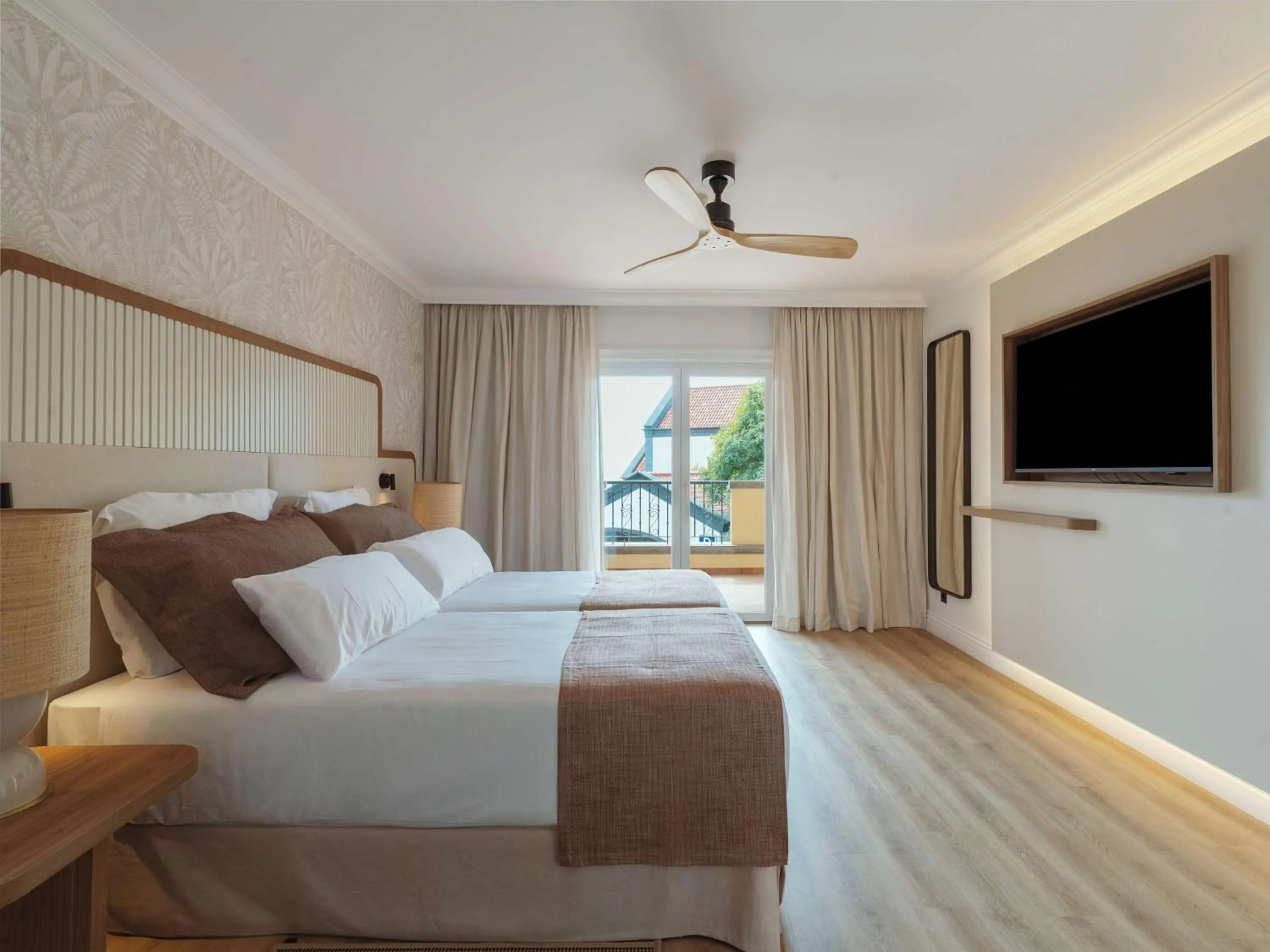 Photo of the whole room, Bed in Dreams Madeira Resort Spa & Marina