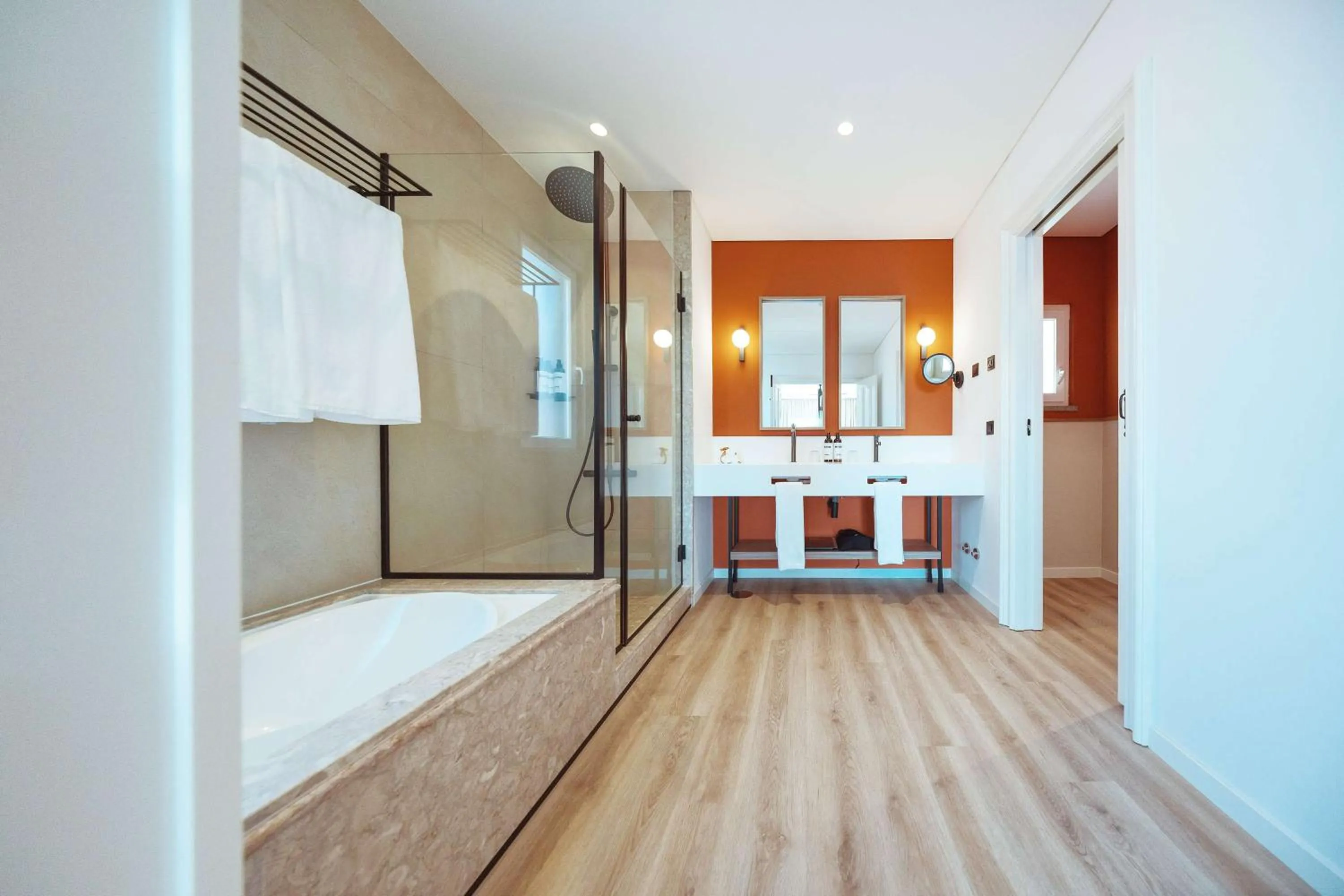 Bathroom, Bed in Dreams Madeira Resort Spa & Marina