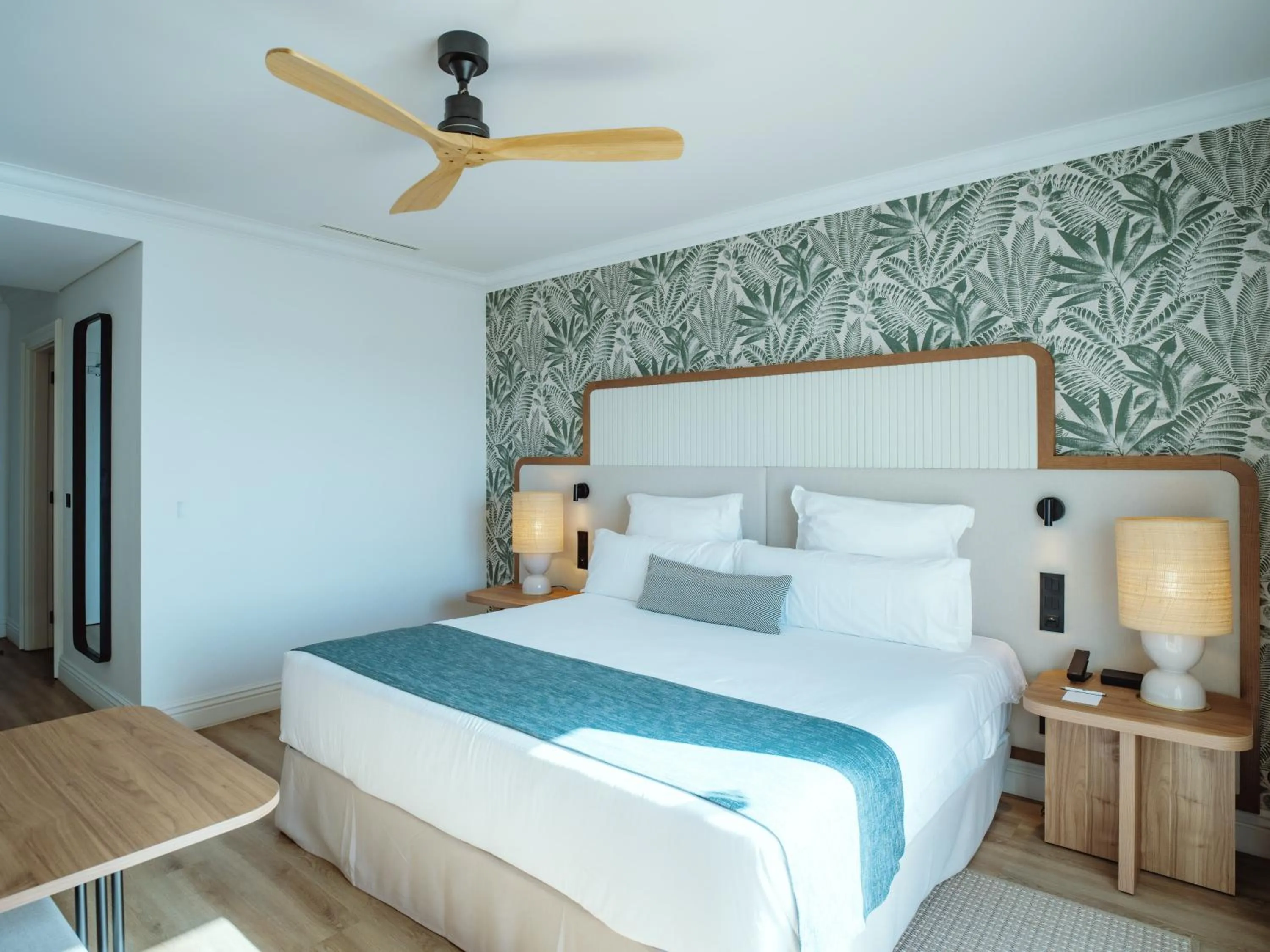 Bedroom, Bed in Dreams Madeira Resort Spa & Marina