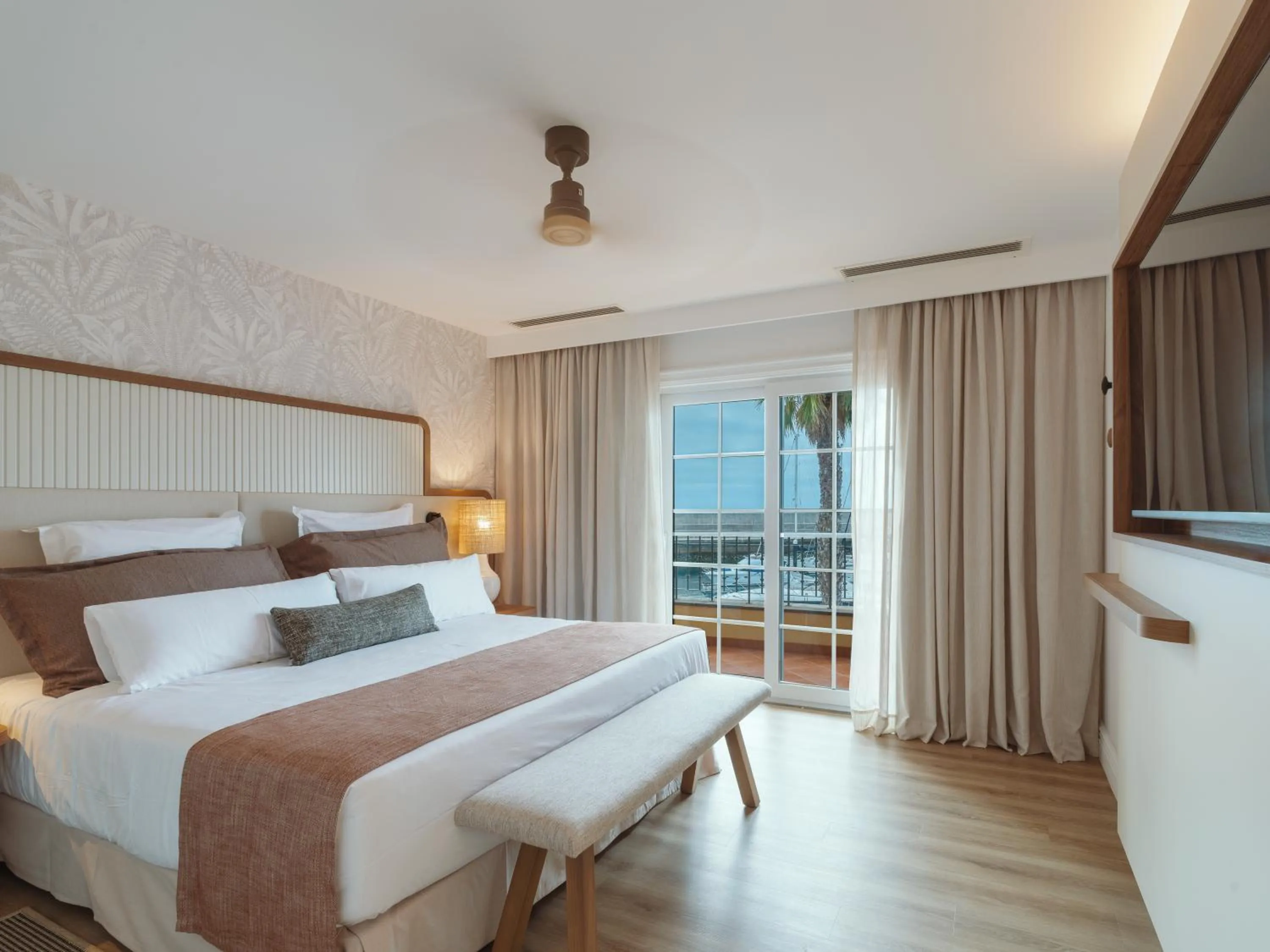 Bed in Dreams Madeira Resort Spa & Marina