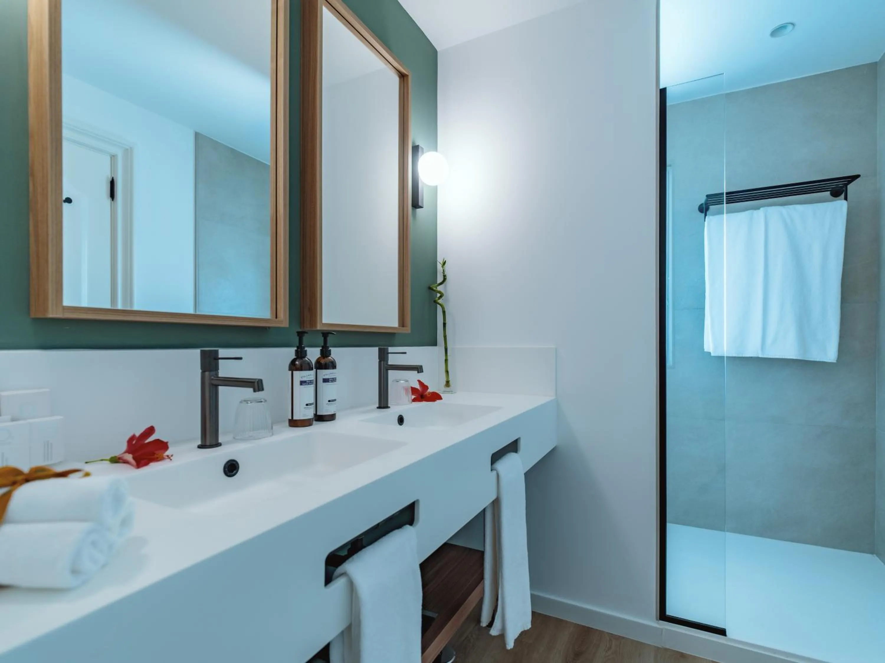 Bathroom in Dreams Madeira Resort Spa & Marina