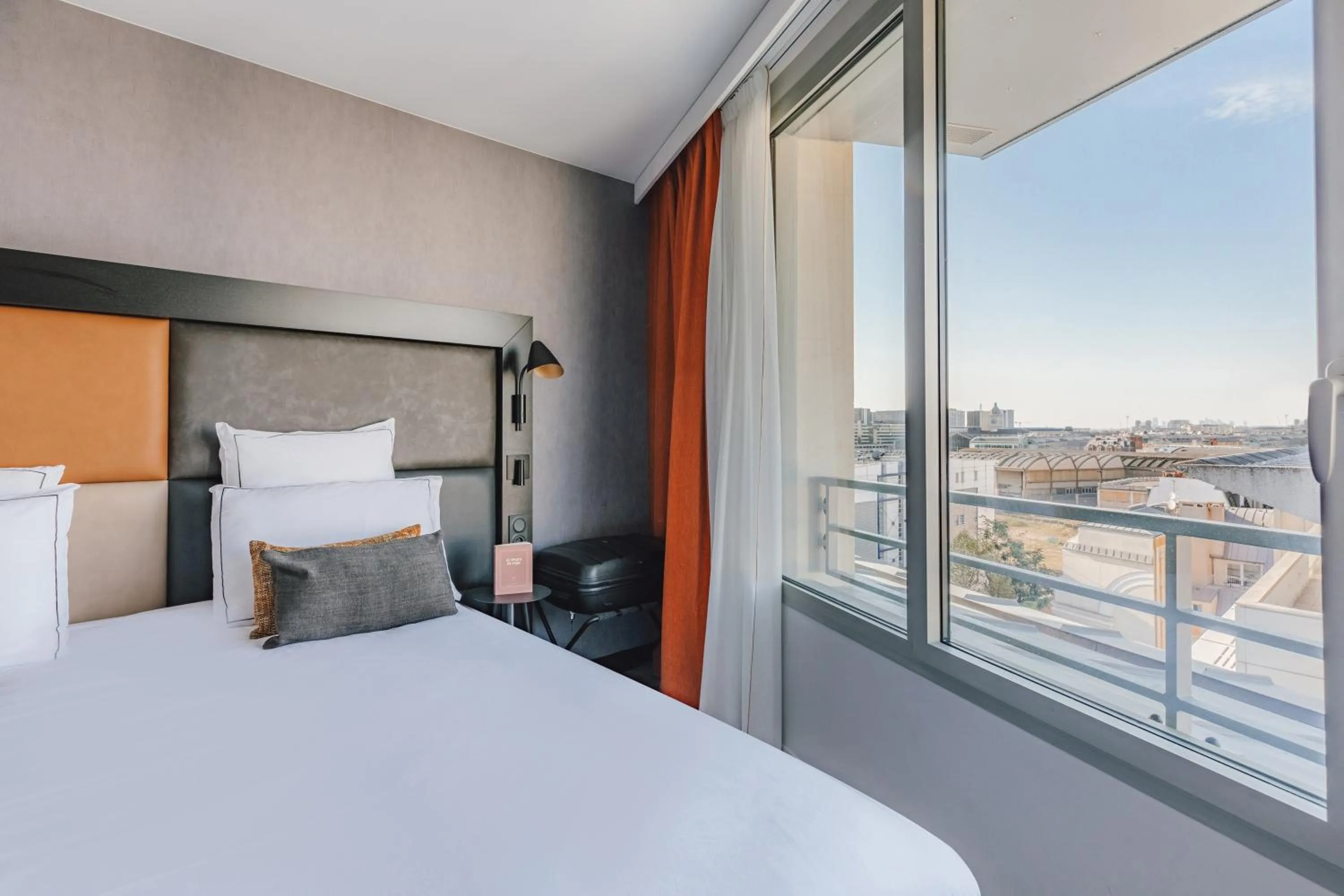 Bed in Appart'City Collection Paris Gare de Lyon